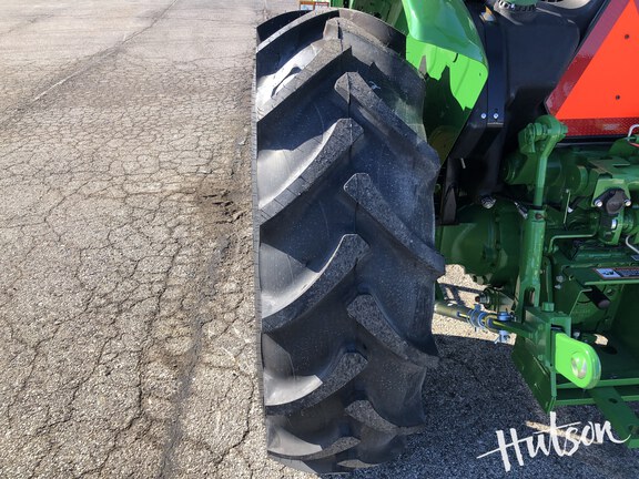 Photo of 2024 John Deere 5075E