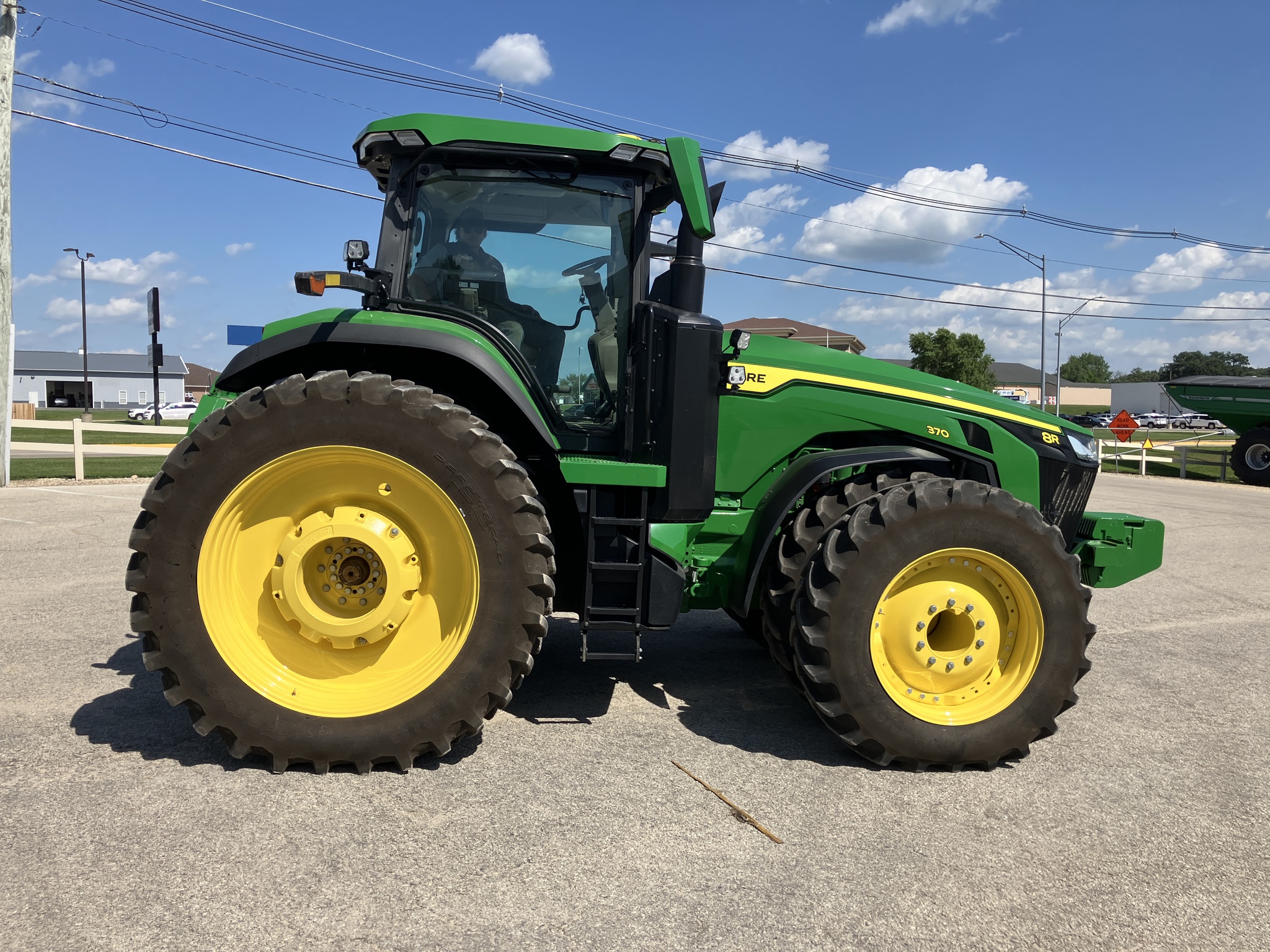 2024 John Deere 8R 370 Image 6