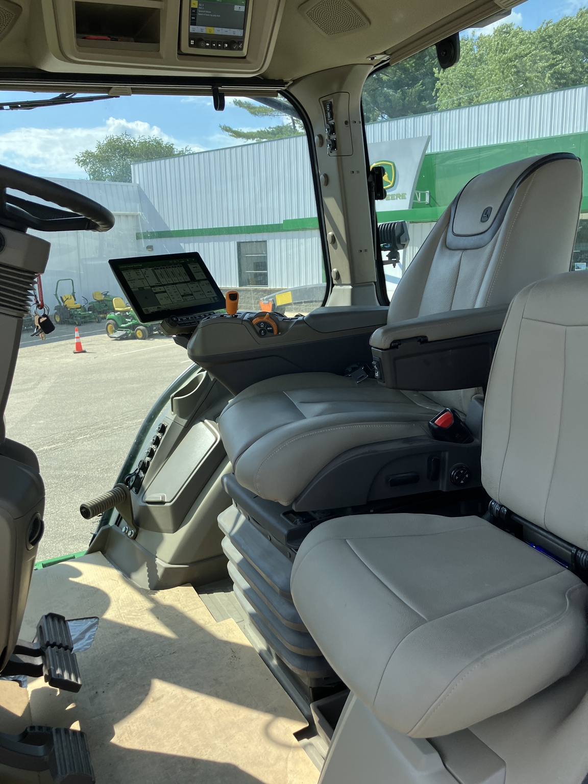2024 John Deere 8R 370 Image 18