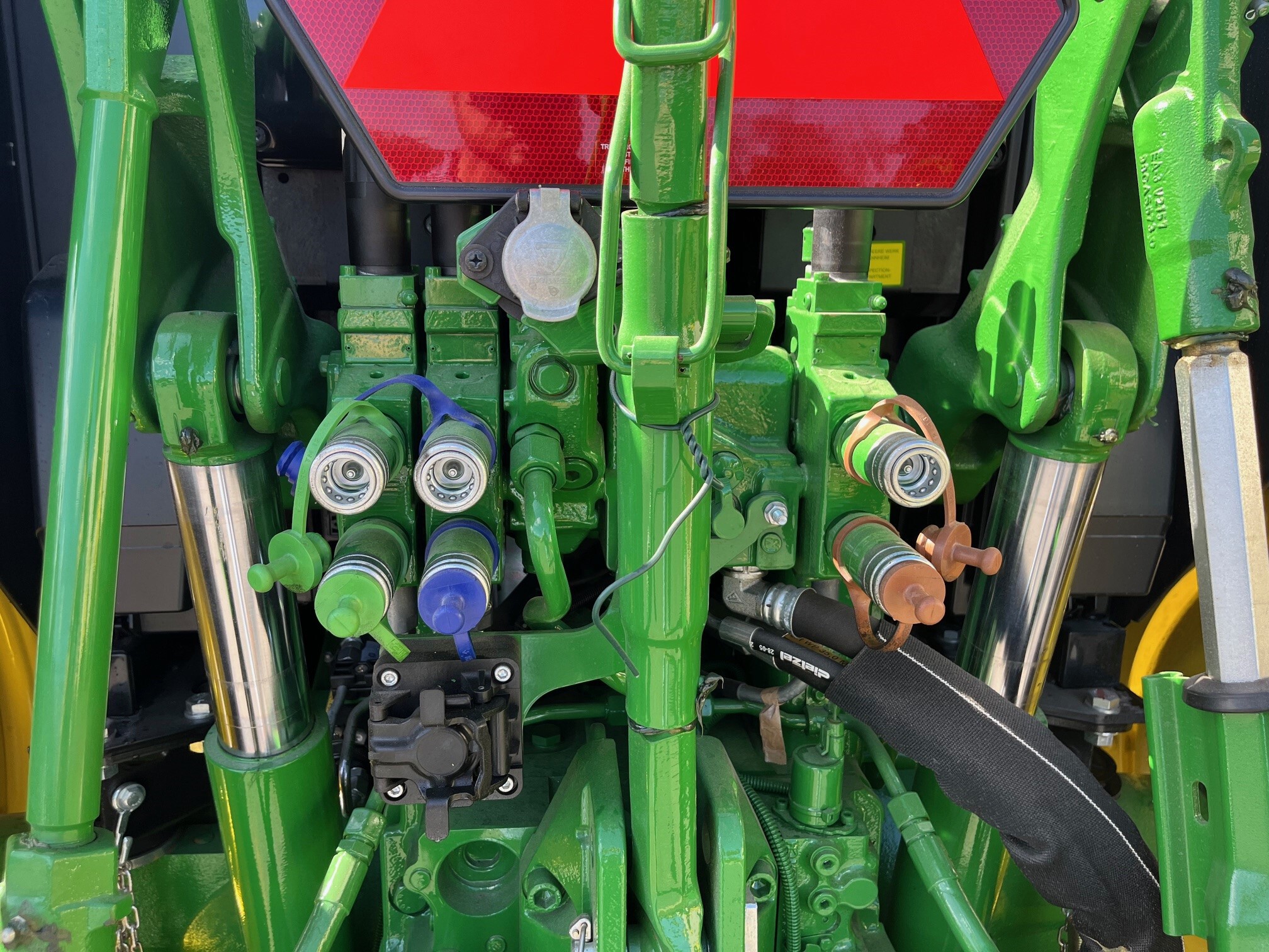 2025 John Deere 6120M Image 5