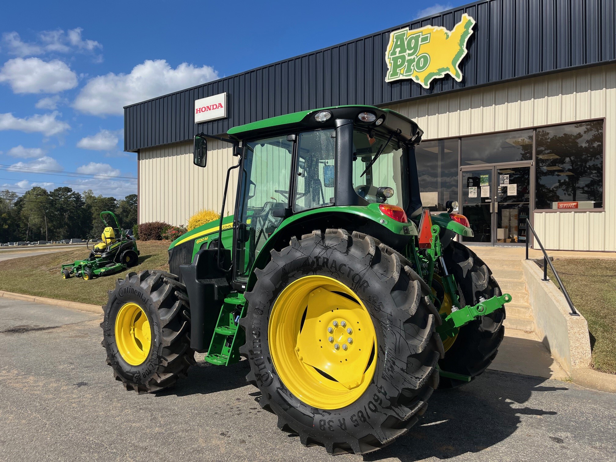 2025 John Deere 6120M Image 2
