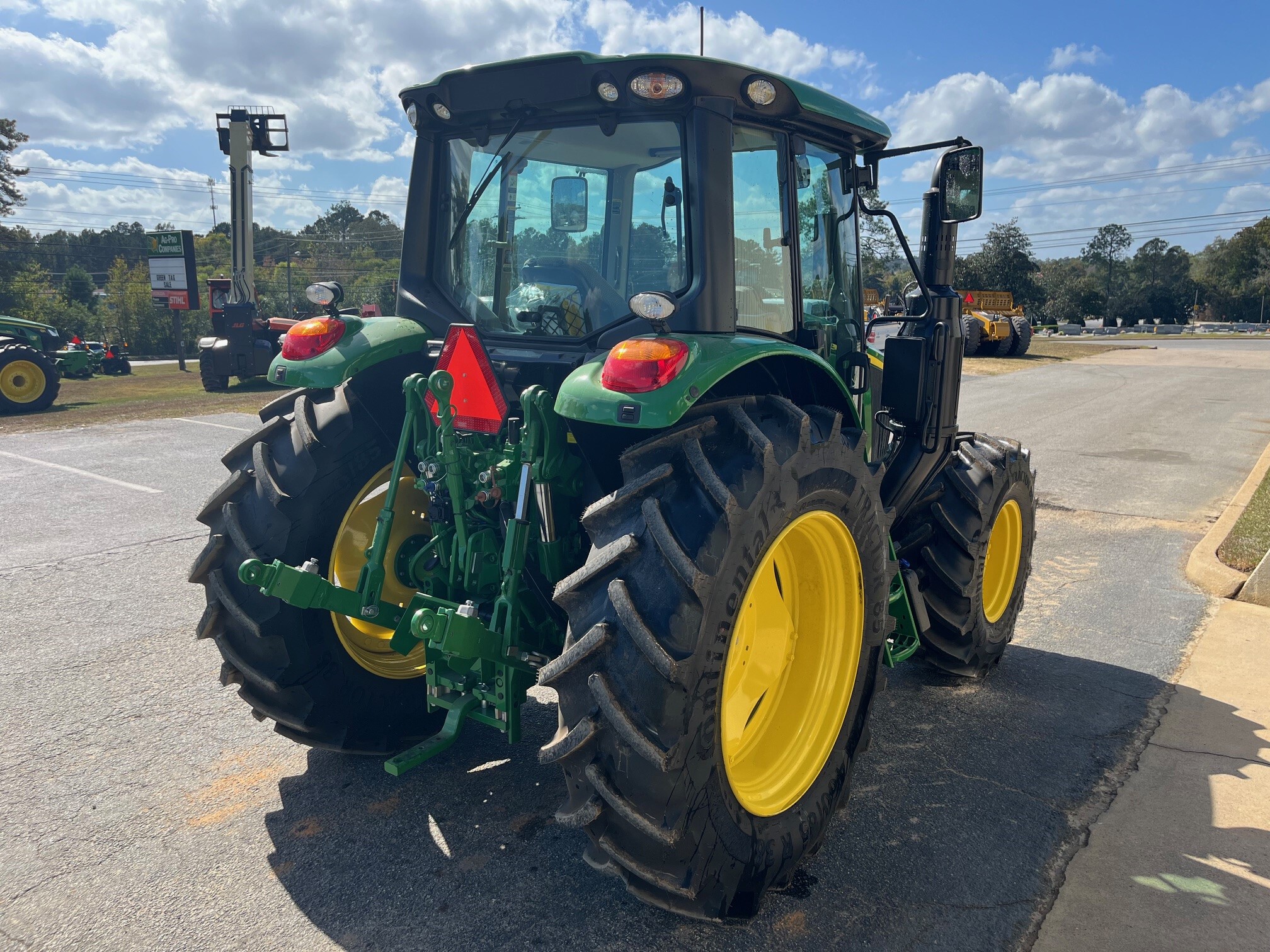 2025 John Deere 6120M Image 3