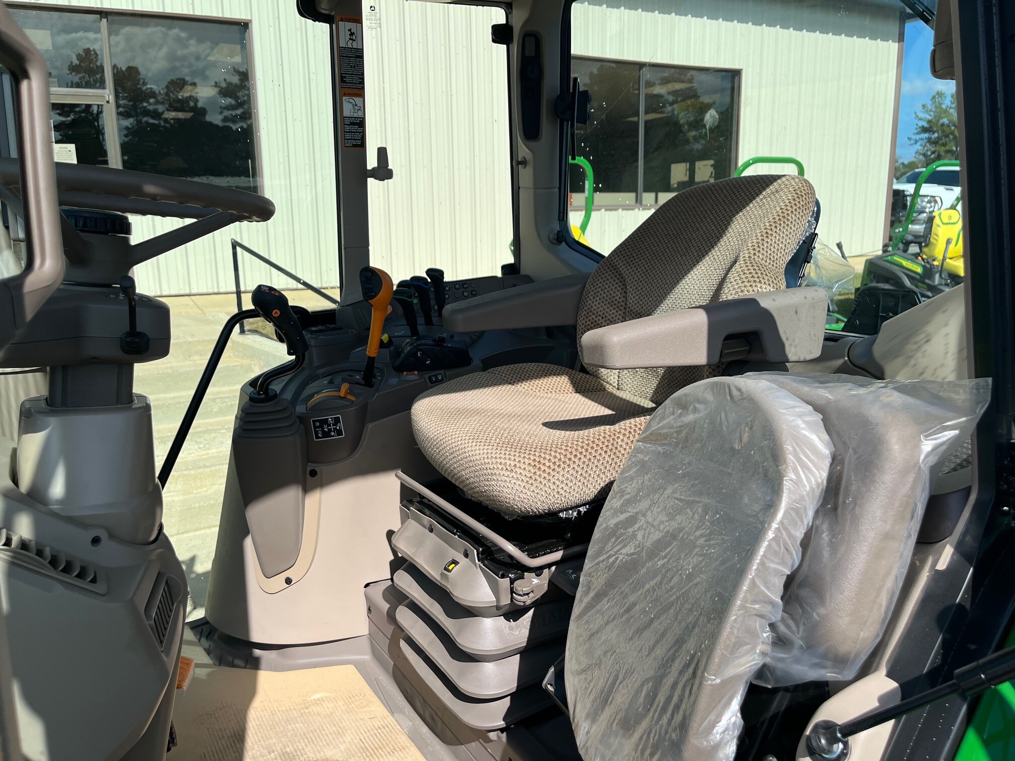 2025 John Deere 6120M Image 6