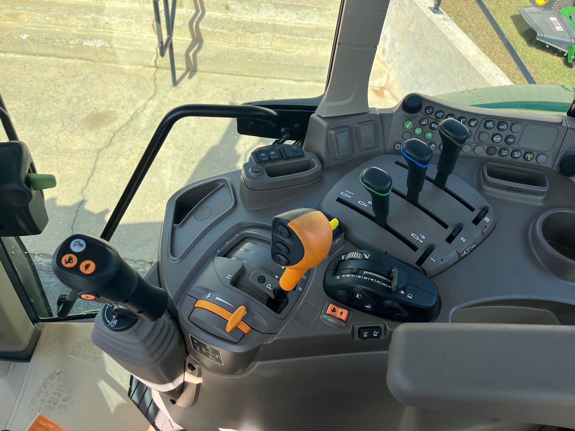 2025 John Deere 6120M Image 7