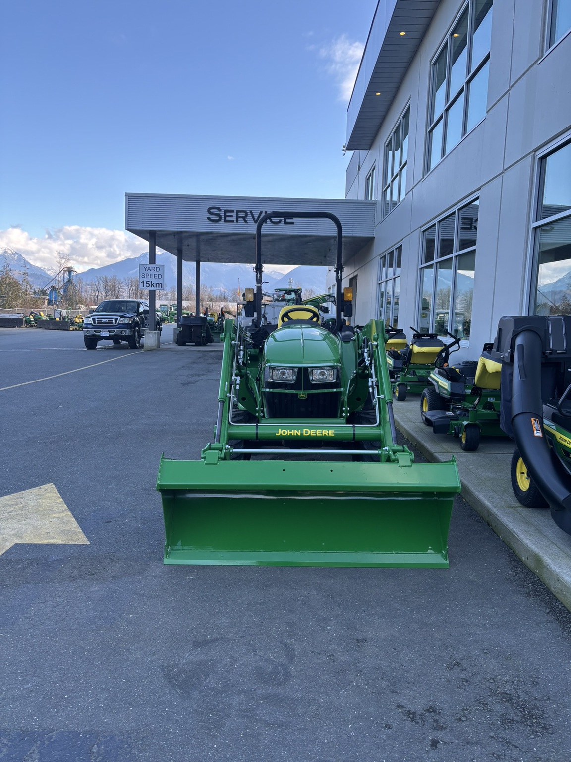 2023 John Deere 3025E Image 3