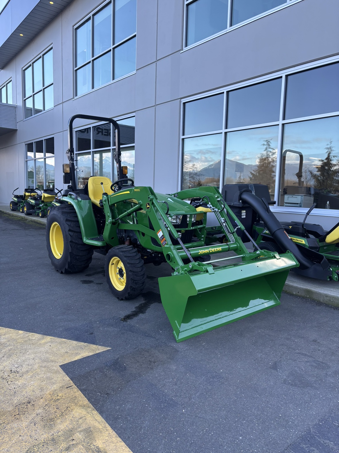 2023 John Deere 3025E Image 2