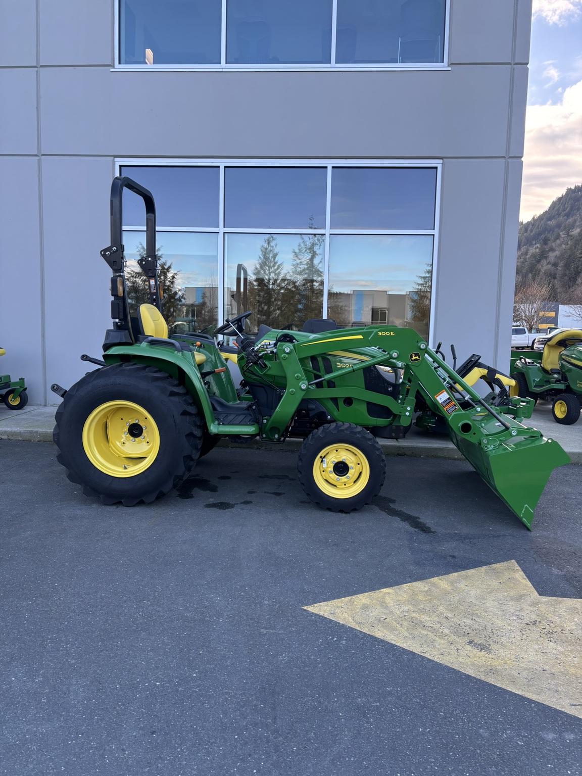 2023 John Deere 3025E Image 1