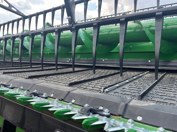 Used 2024 John Deere HD45R Combine Platforms at Horizon Ag & Turf in Lloydminster, AB - Photo4