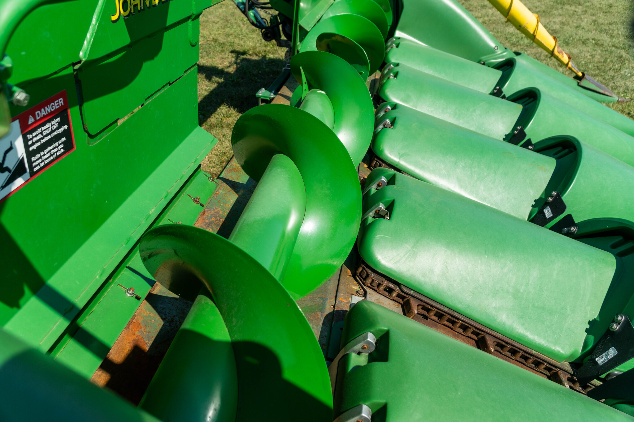 Used 2008 John Deere 606C Corn and Row Crop headers at Koenig Equipment in Anna, OH - PhotoXL14