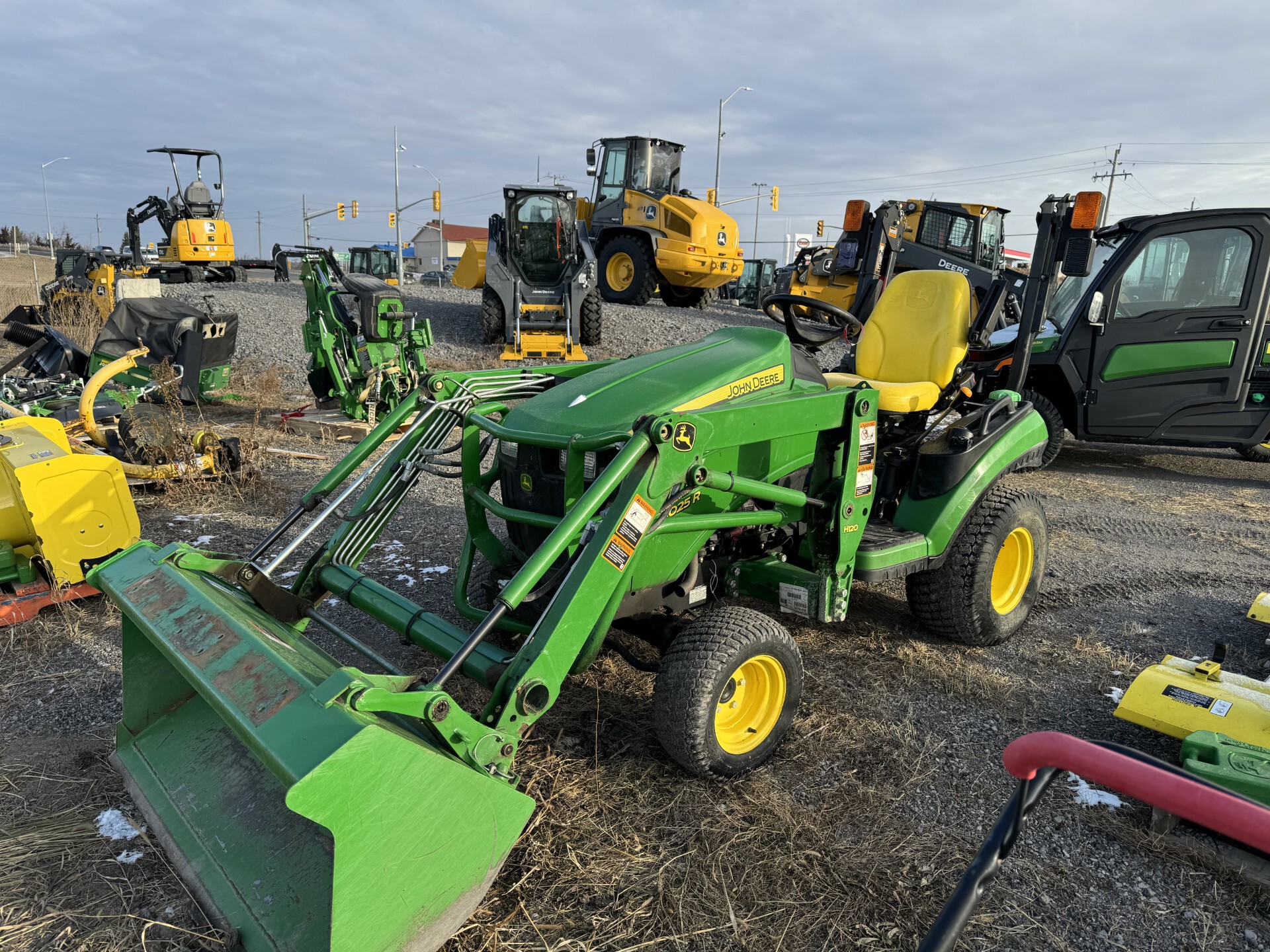 2013 John Deere 1025R Image 1