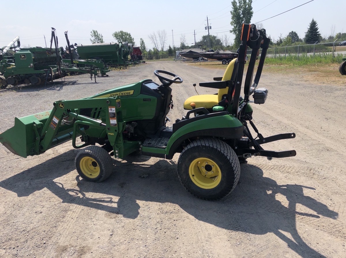2013 John Deere 1025R Image 1