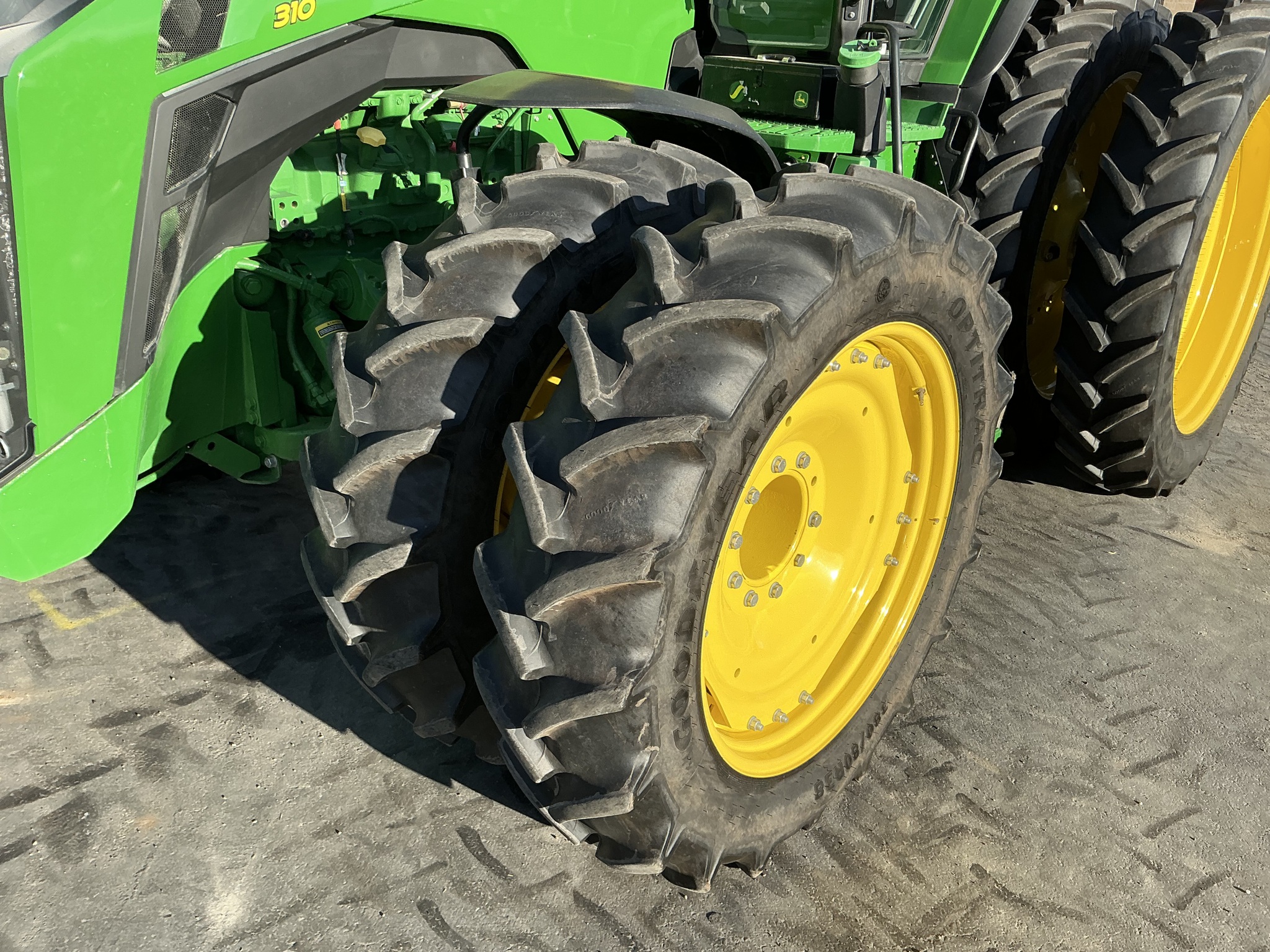 2023 John Deere 8R 310 Image 6