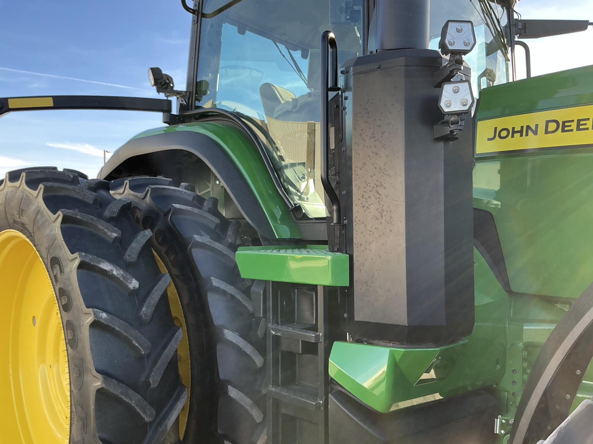 2023 John Deere 8R 310 Image 19