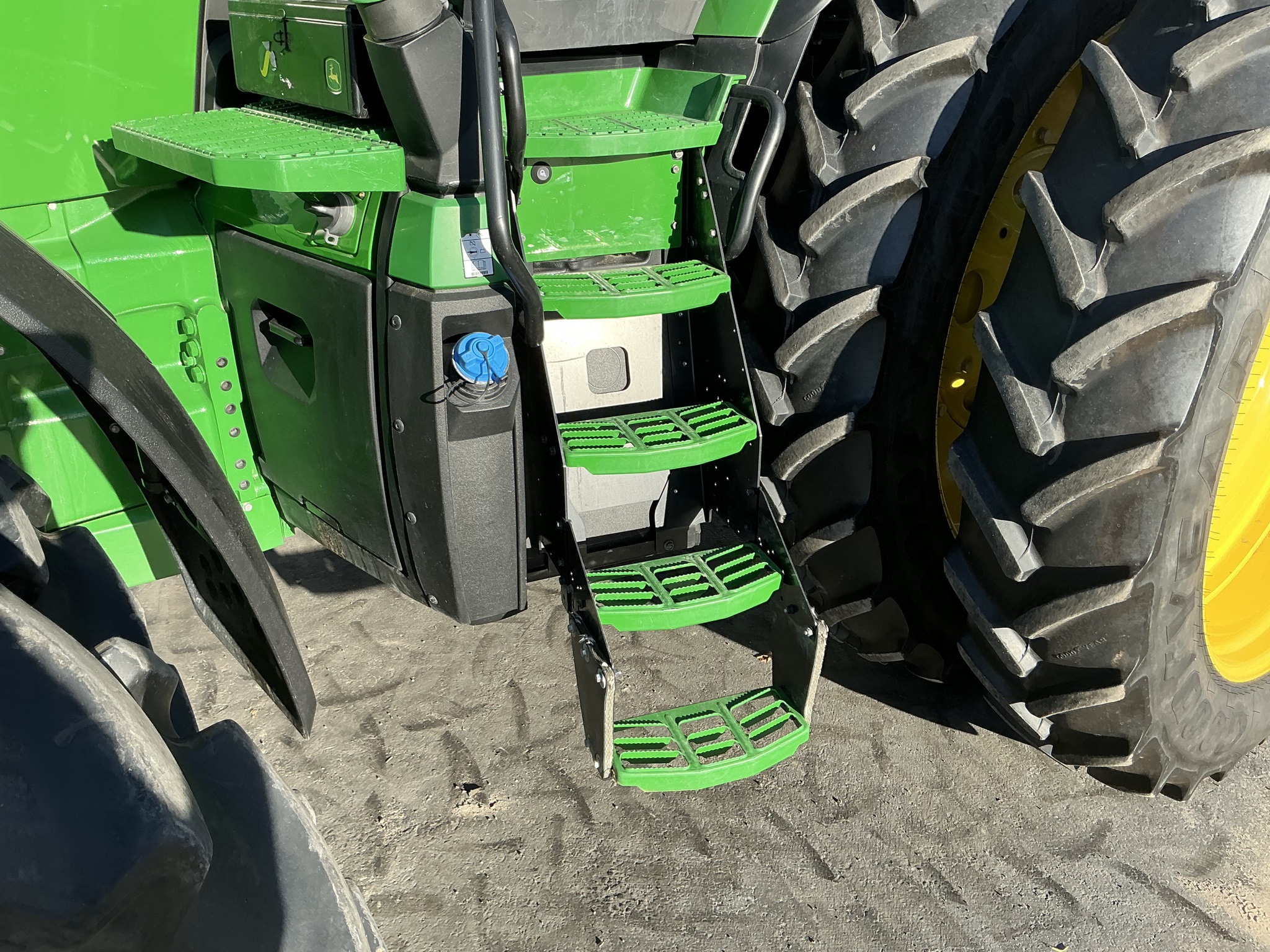 2023 John Deere 8R 310 Image 24