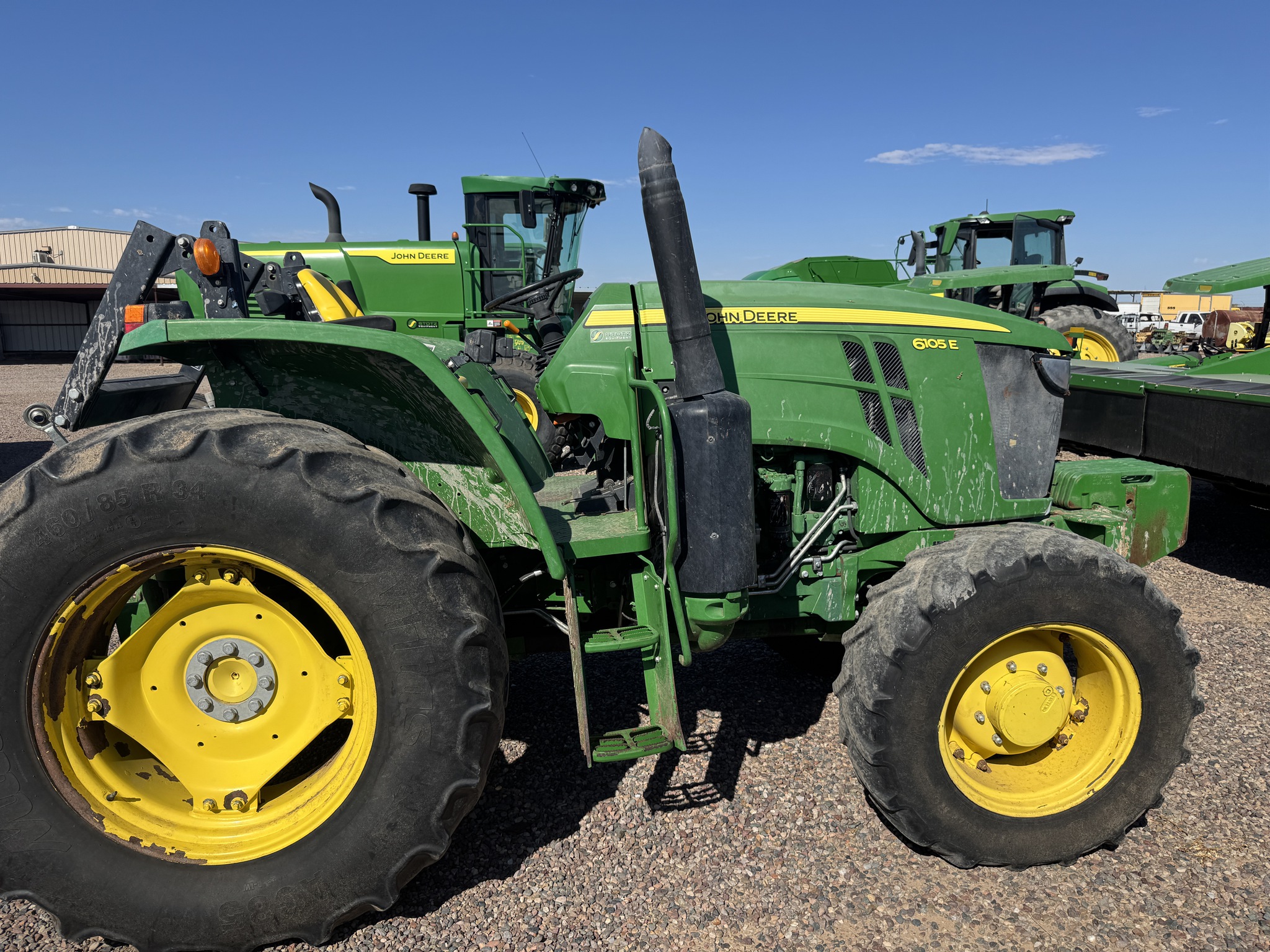 2020 John Deere 6105E Image 5