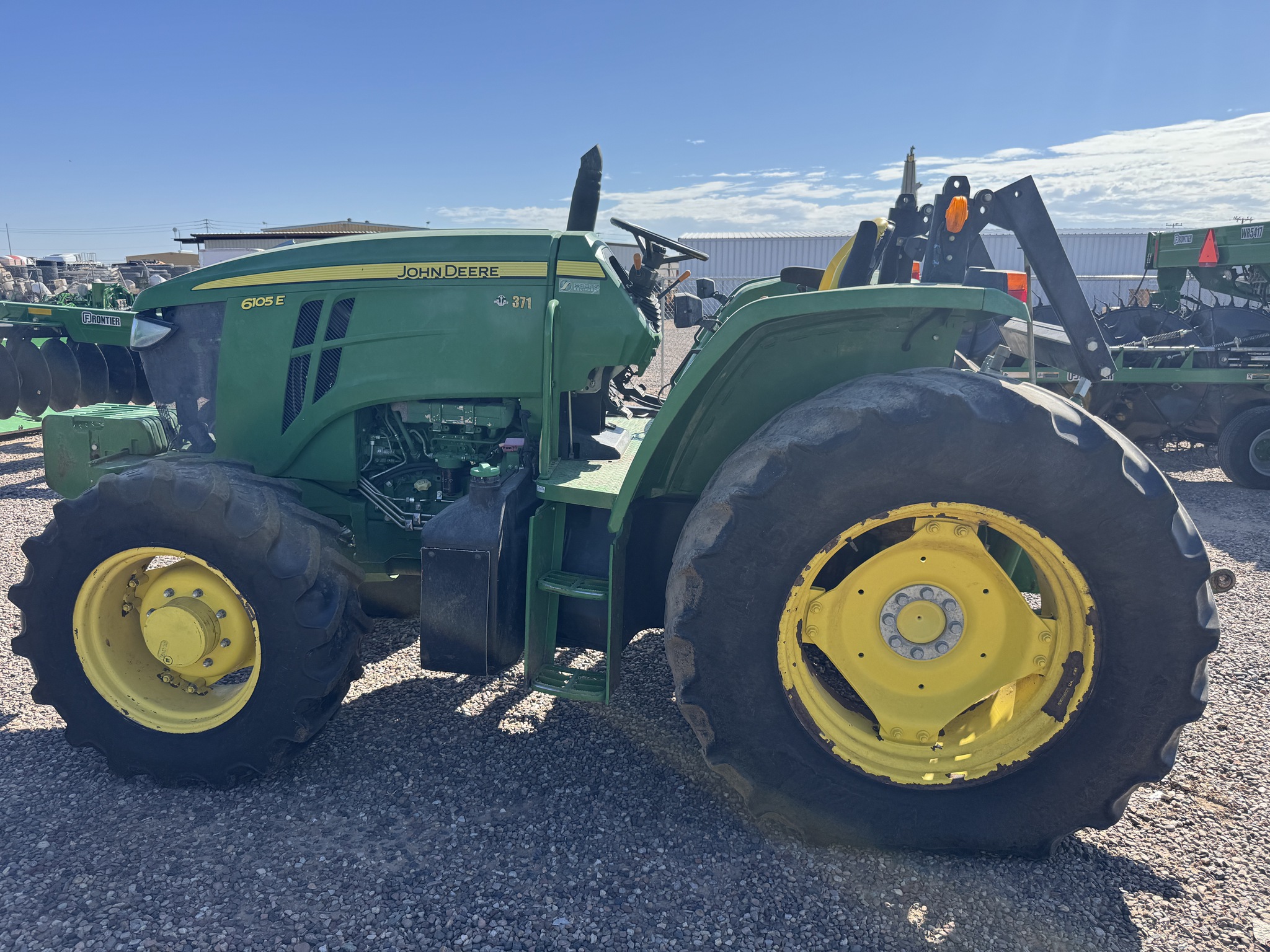 2020 John Deere 6105E Image 1