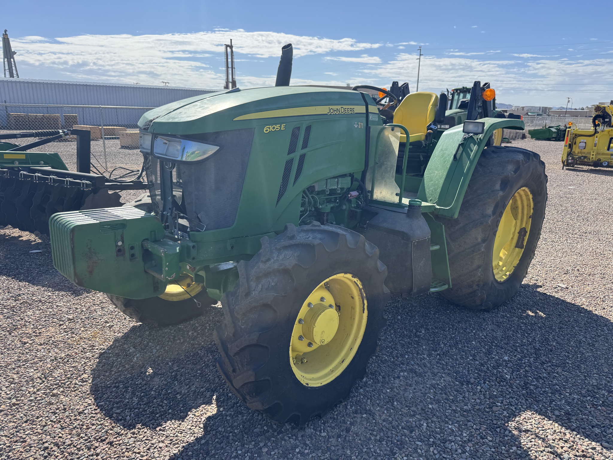 2020 John Deere 6105E Image 3