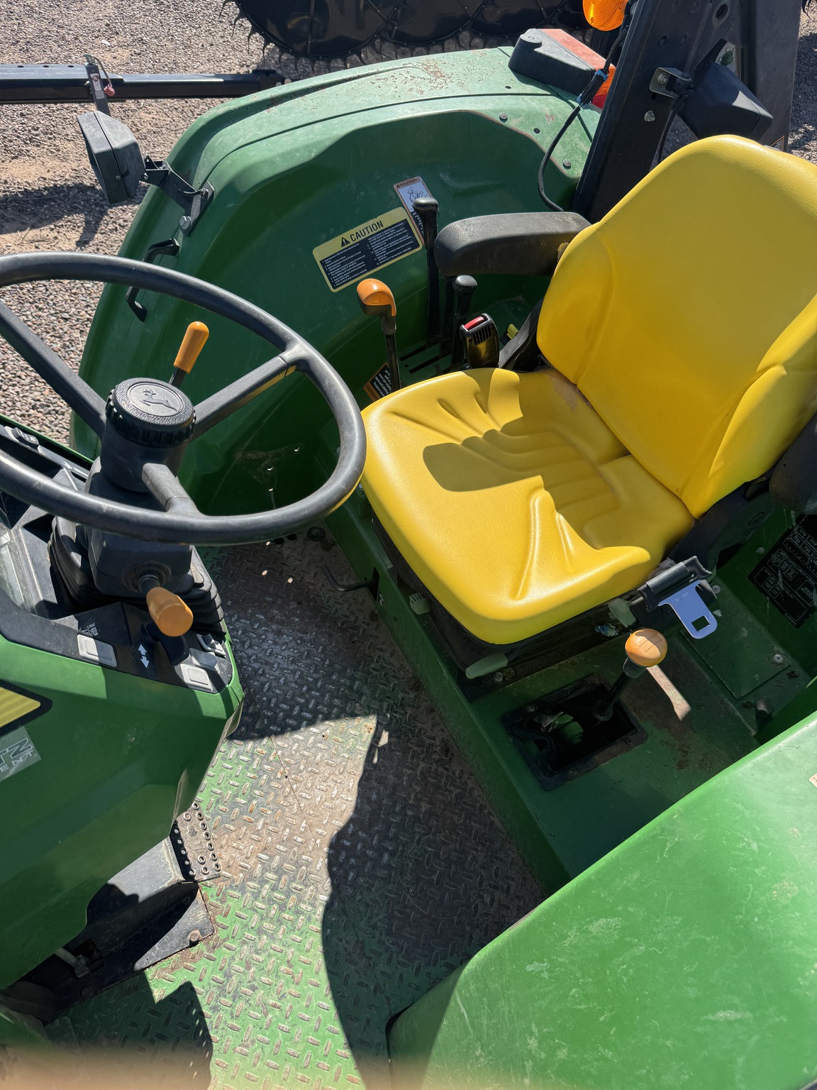2020 John Deere 6105E Image 11