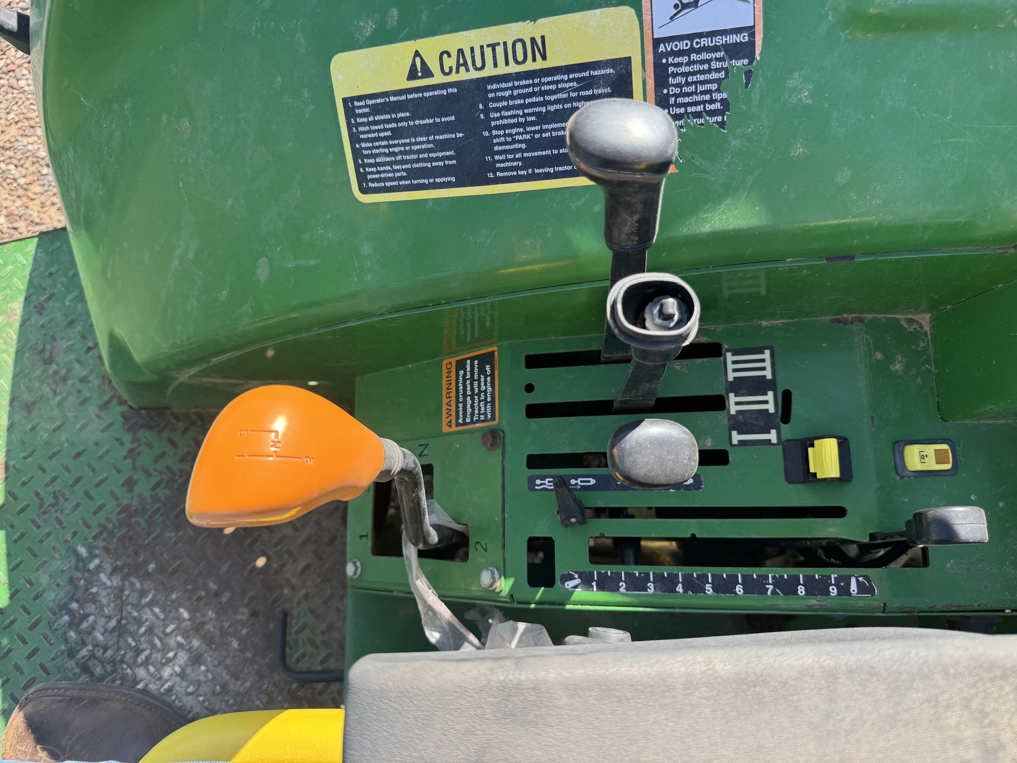 2020 John Deere 6105E Image 9
