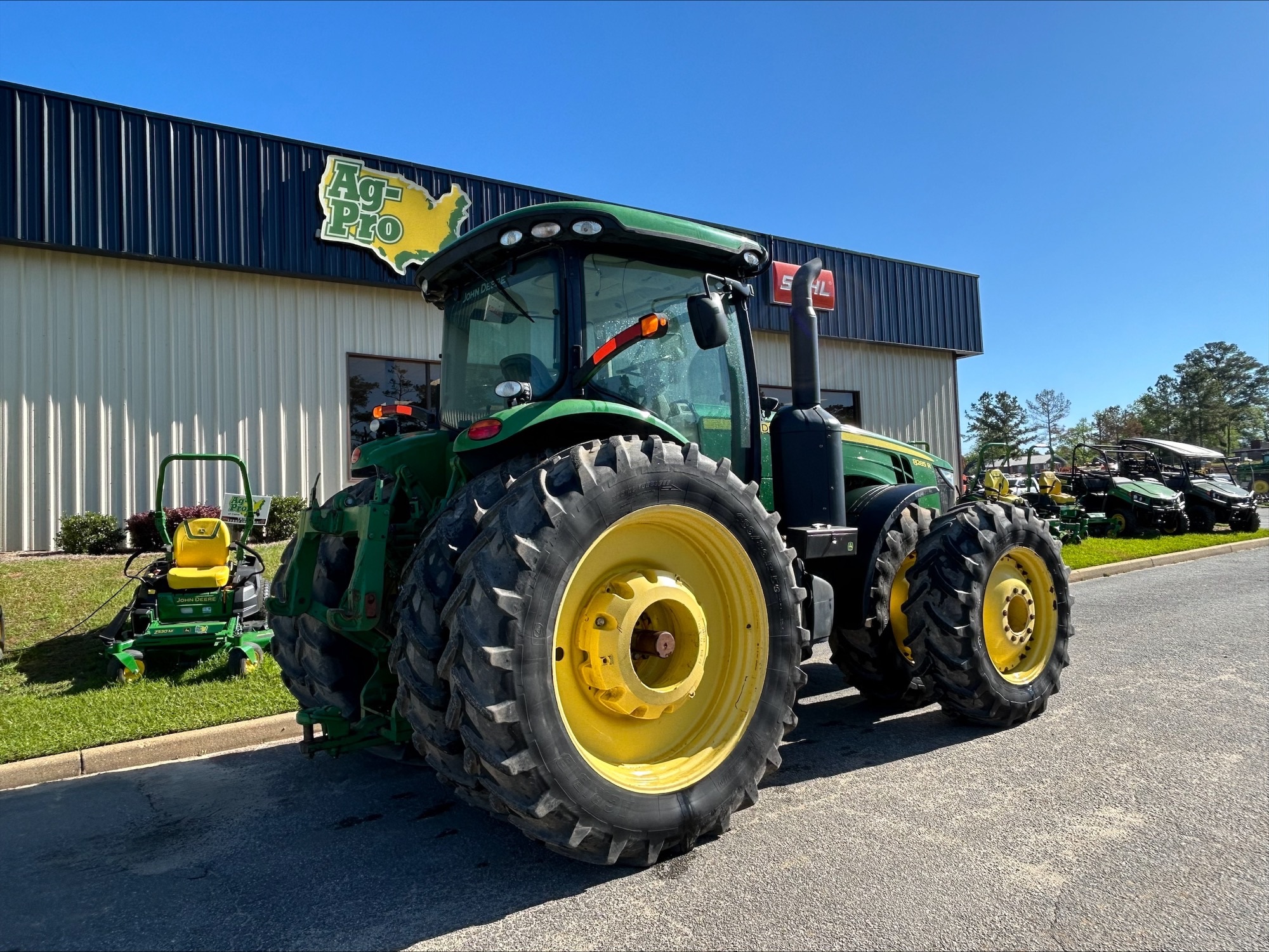 2012 John Deere 8285R Image 2