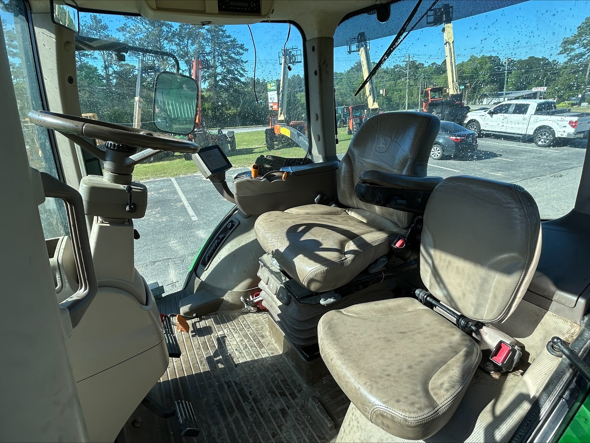 2012 John Deere 8285R Image 5