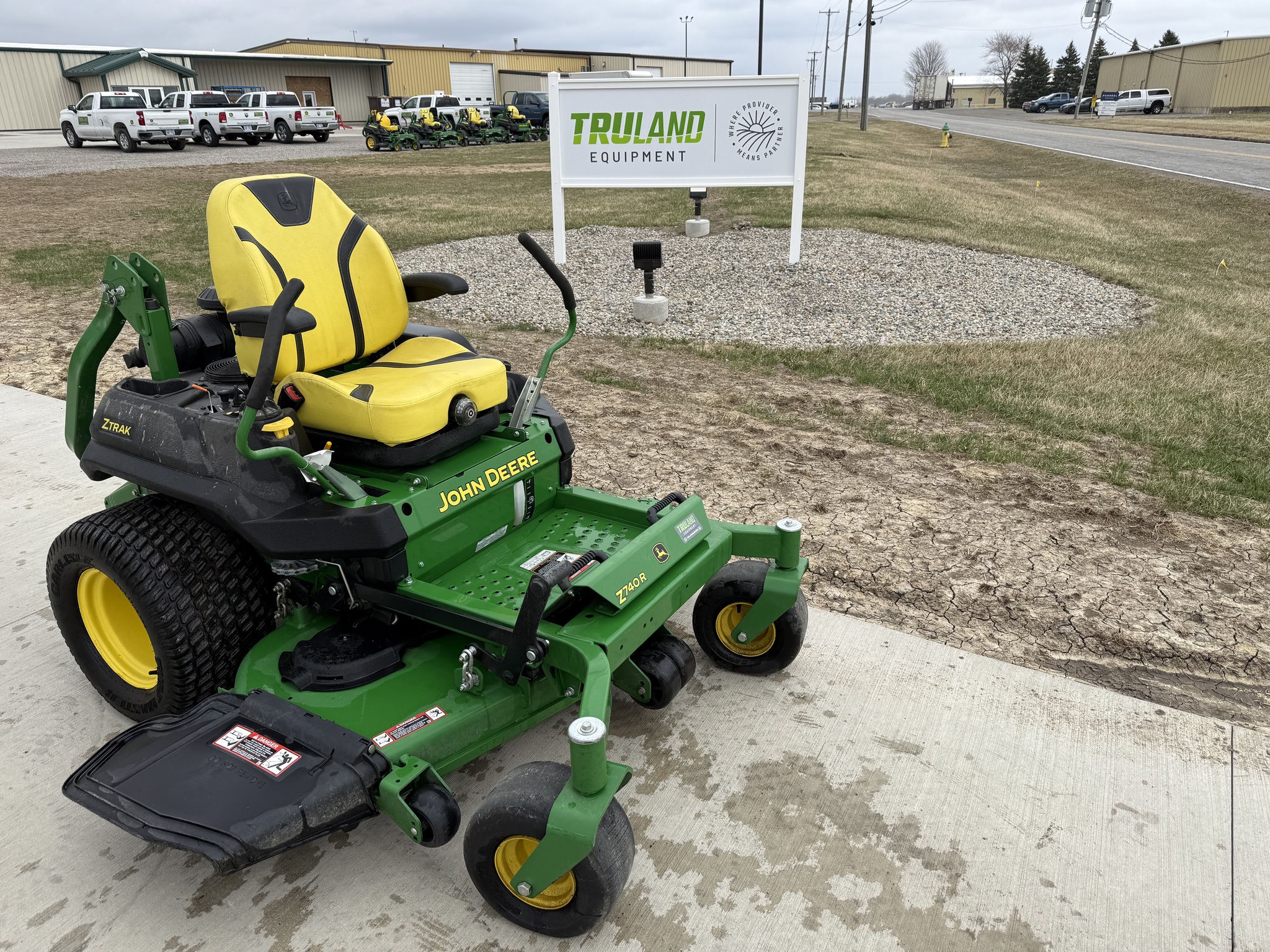 2019 John Deere Z740R Image 1