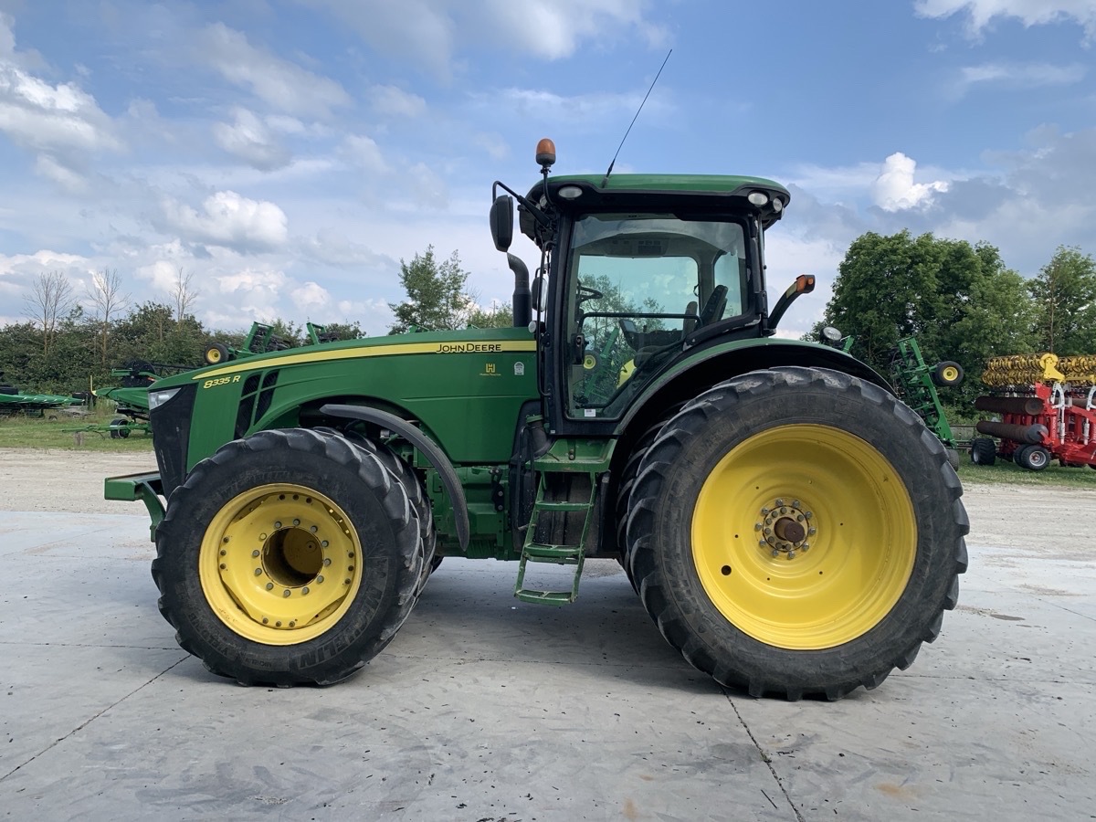 2011 John Deere 8335R Image 1