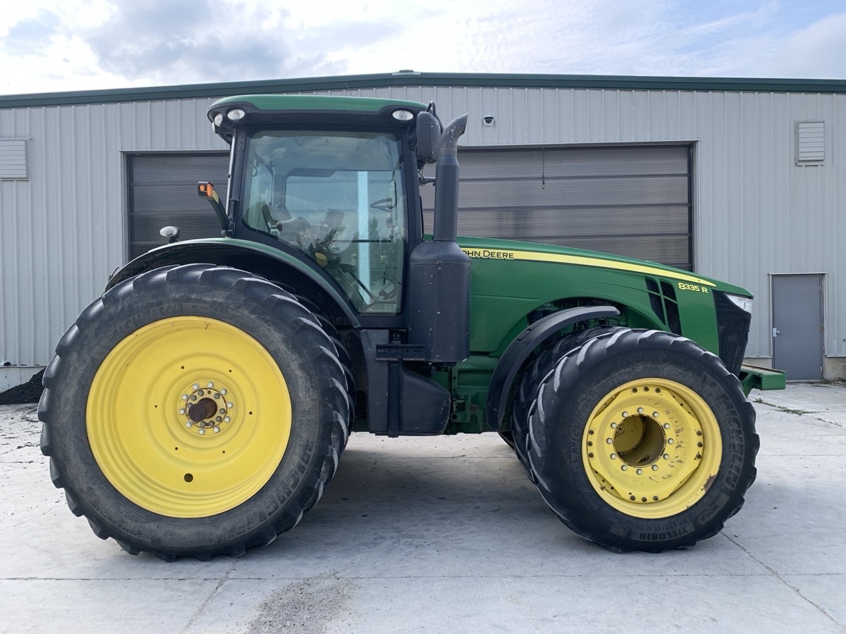 2011 John Deere 8335R Image 2
