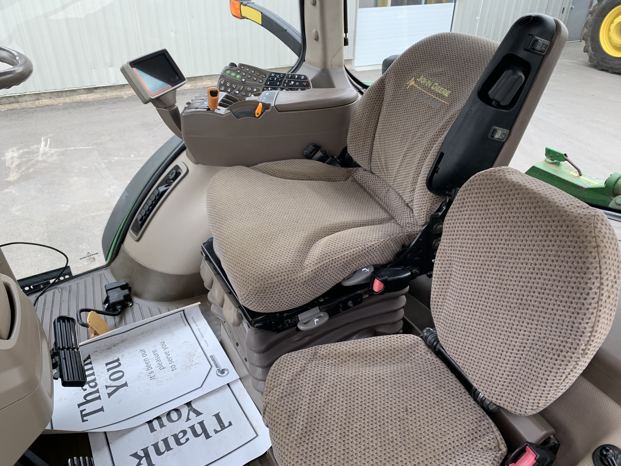 2011 John Deere 8335R Image 5
