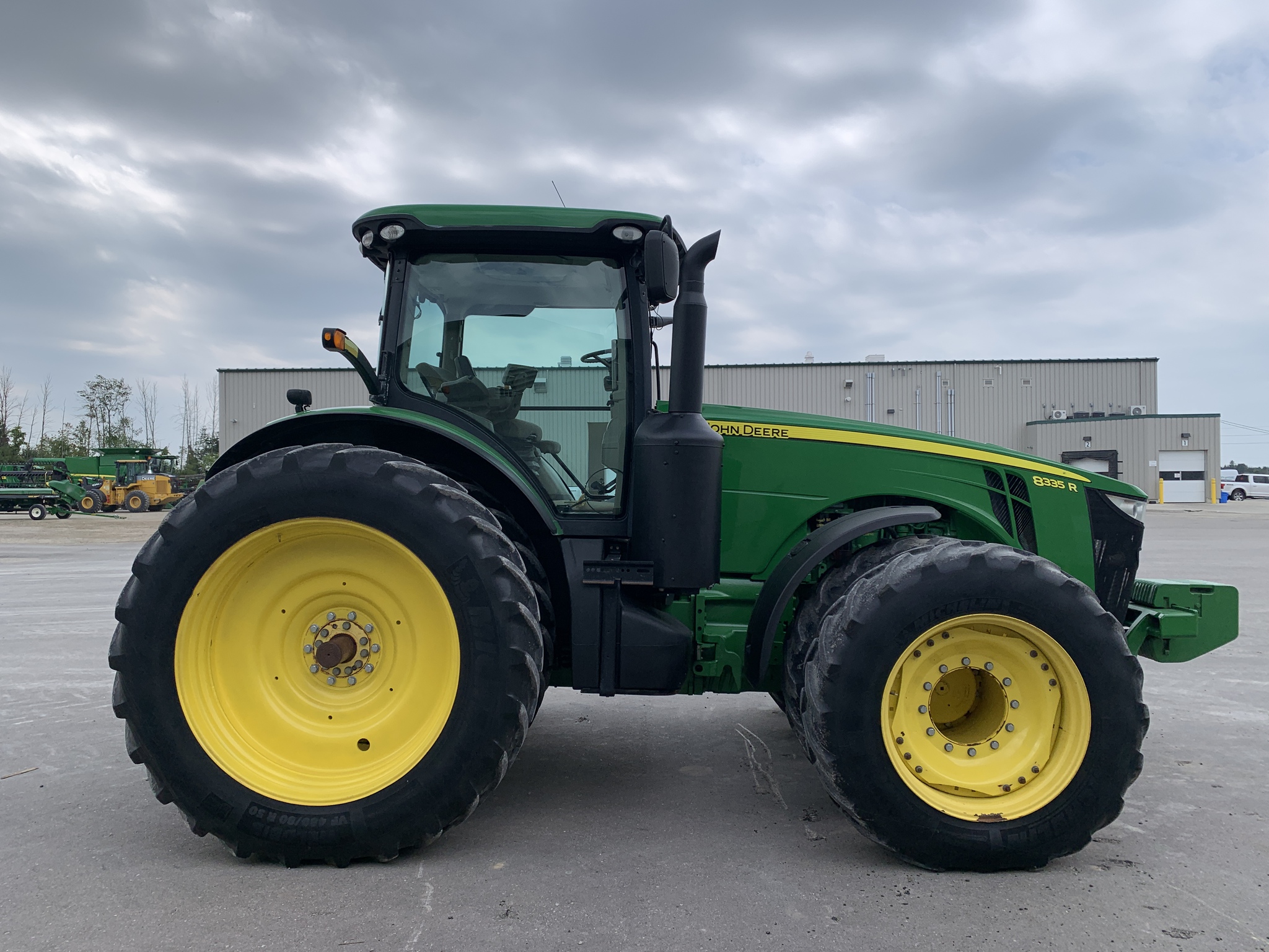 2011 John Deere 8335R Image 1