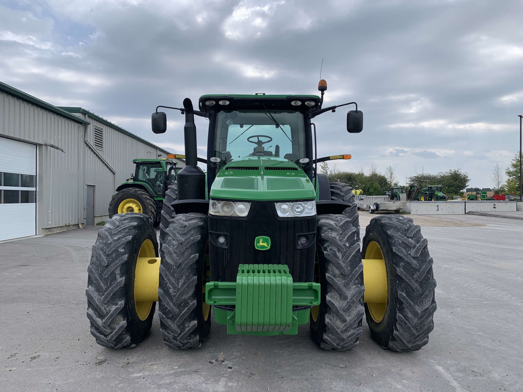 2011 John Deere 8335R Image 3