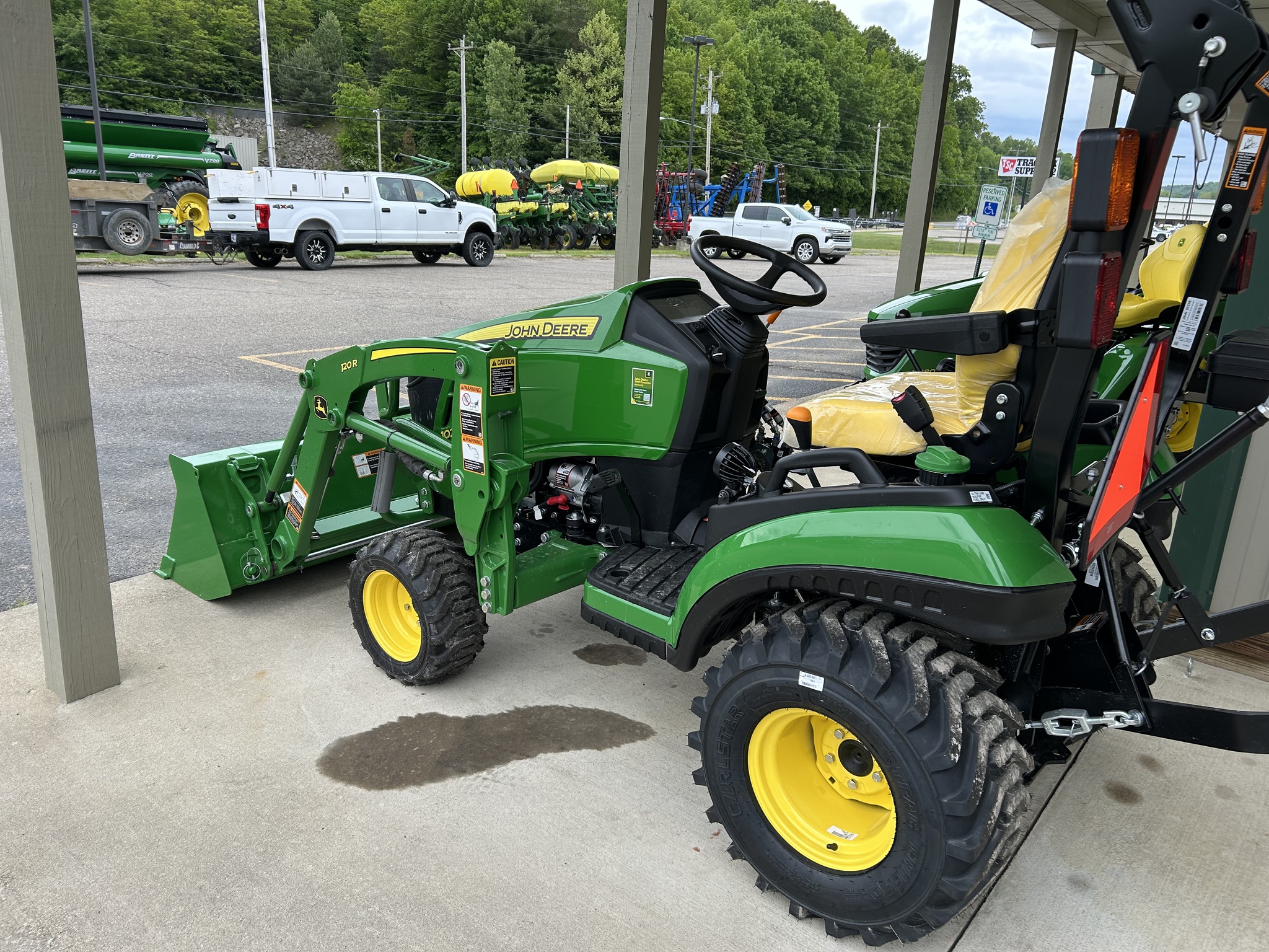 2025 John Deere 1025R Image 3