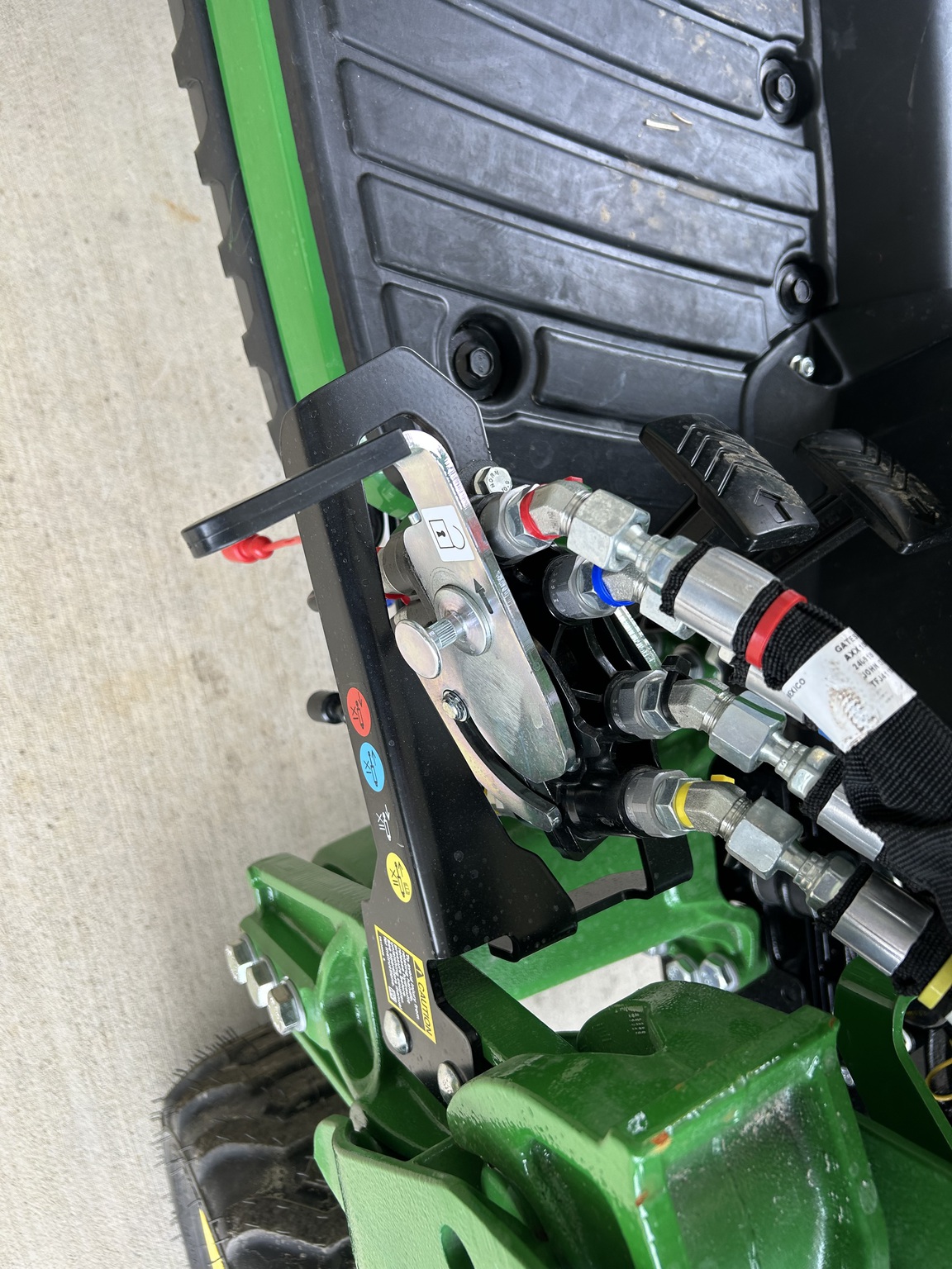 2025 John Deere 1025R Image 8