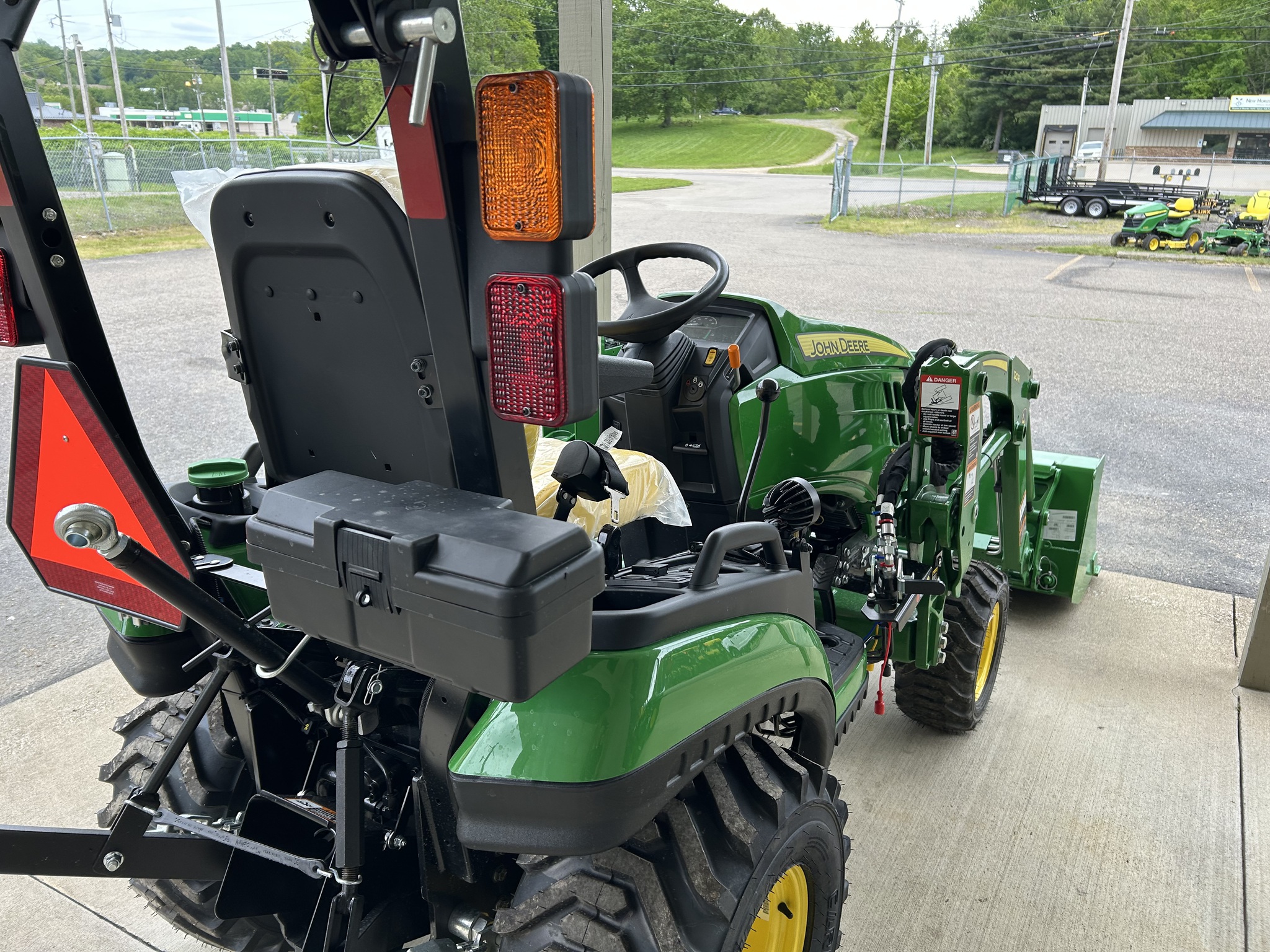 2025 John Deere 1025R Image 5