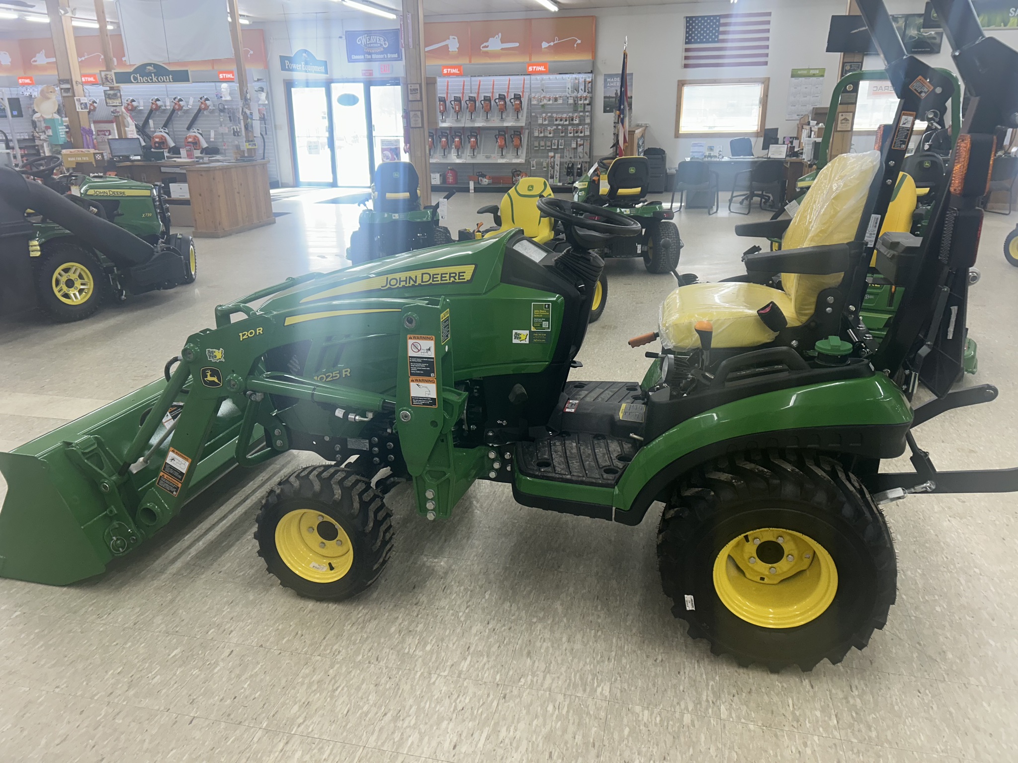 2025 John Deere 1025R Image 1