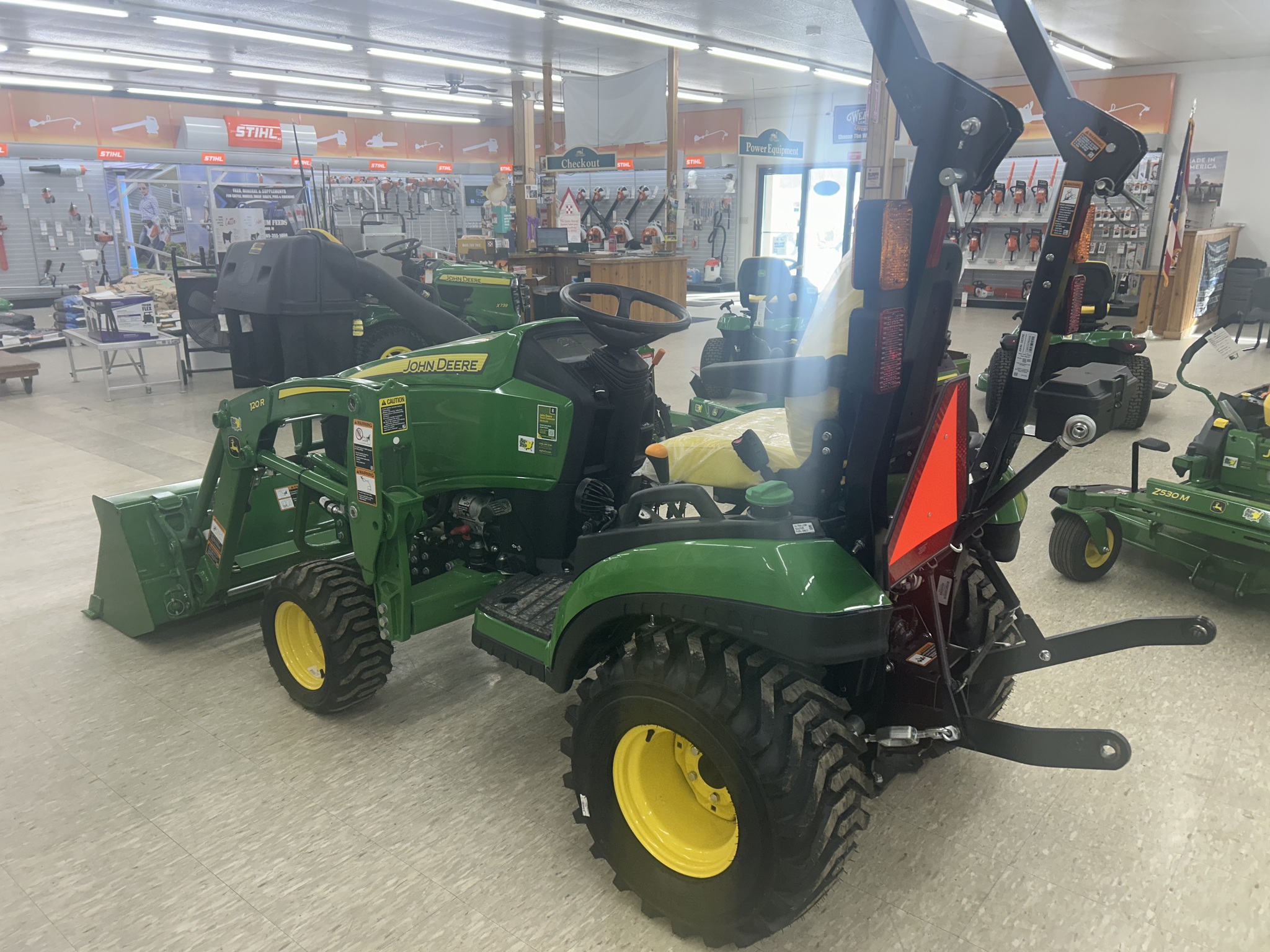 2025 John Deere 1025R Image 3