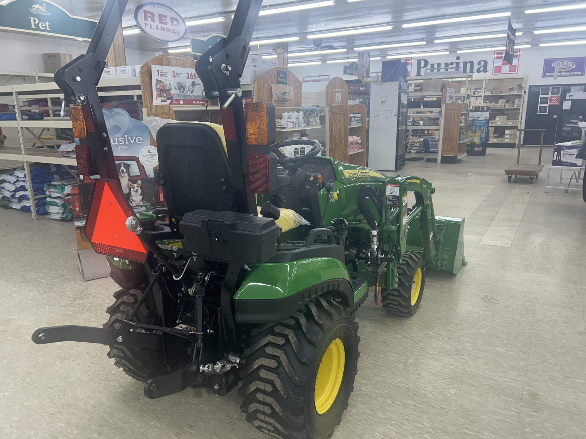 2025 John Deere 1025R Image 5