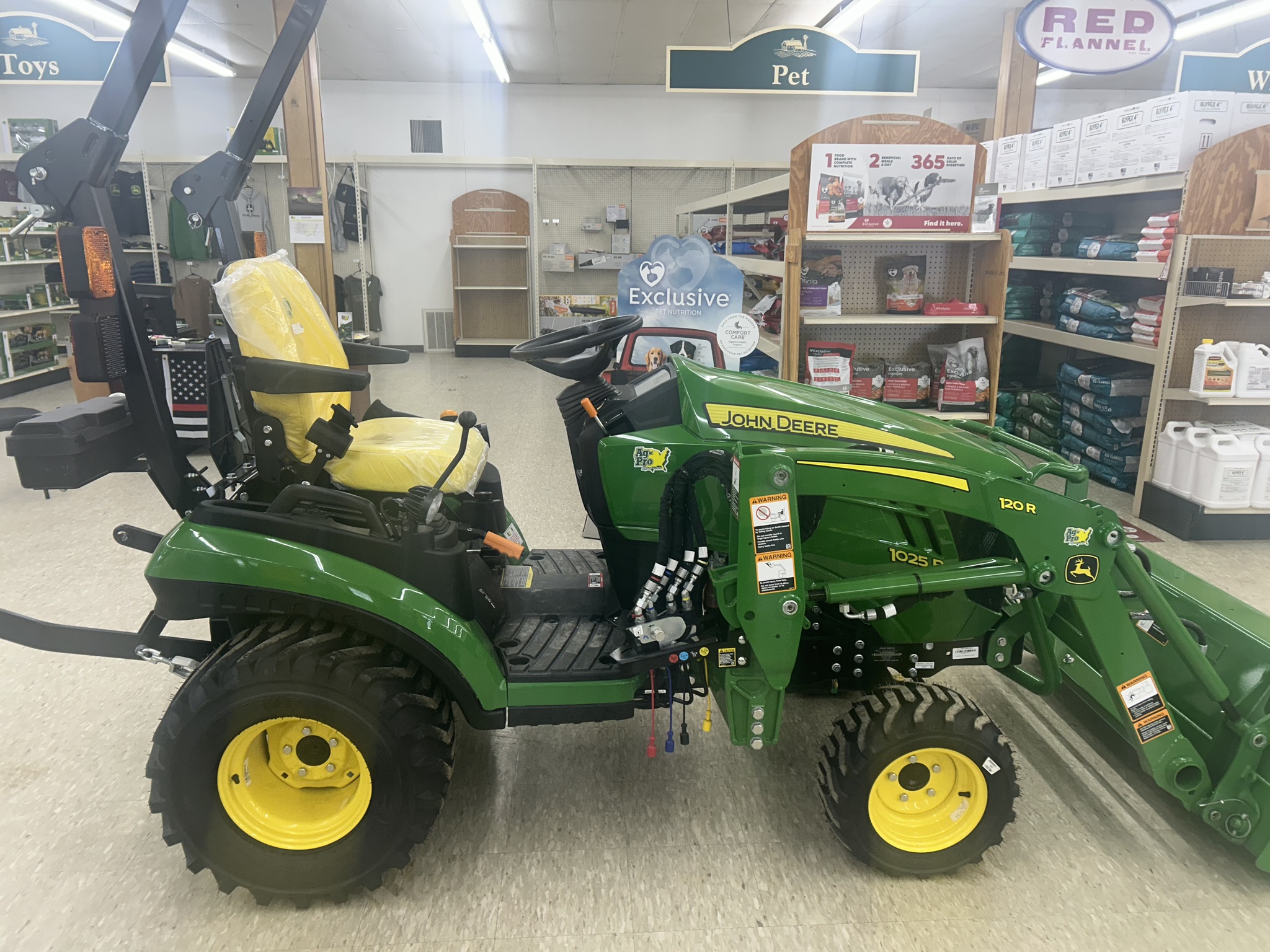 2025 John Deere 1025R Image 6