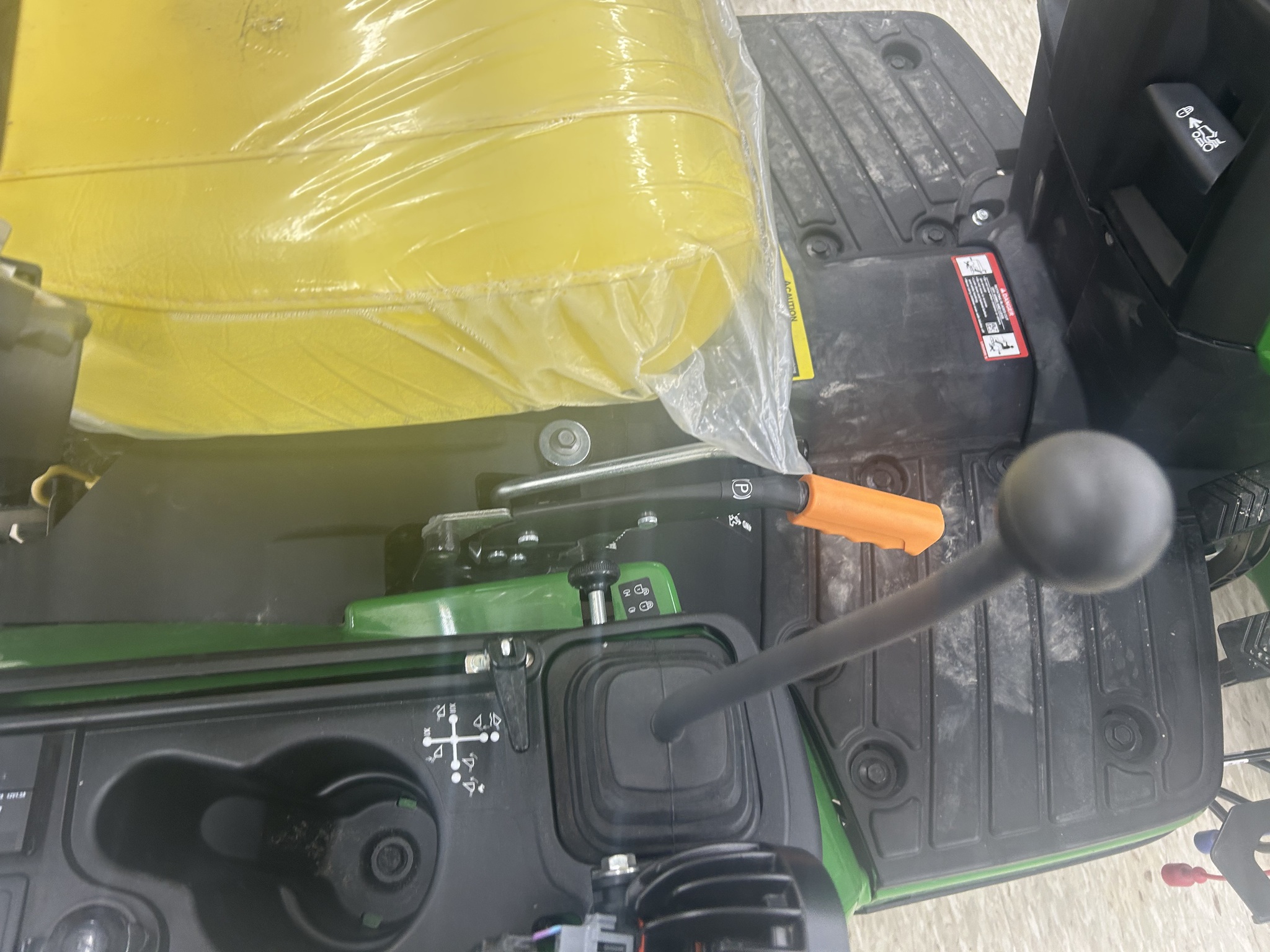 2025 John Deere 1025R Image 10