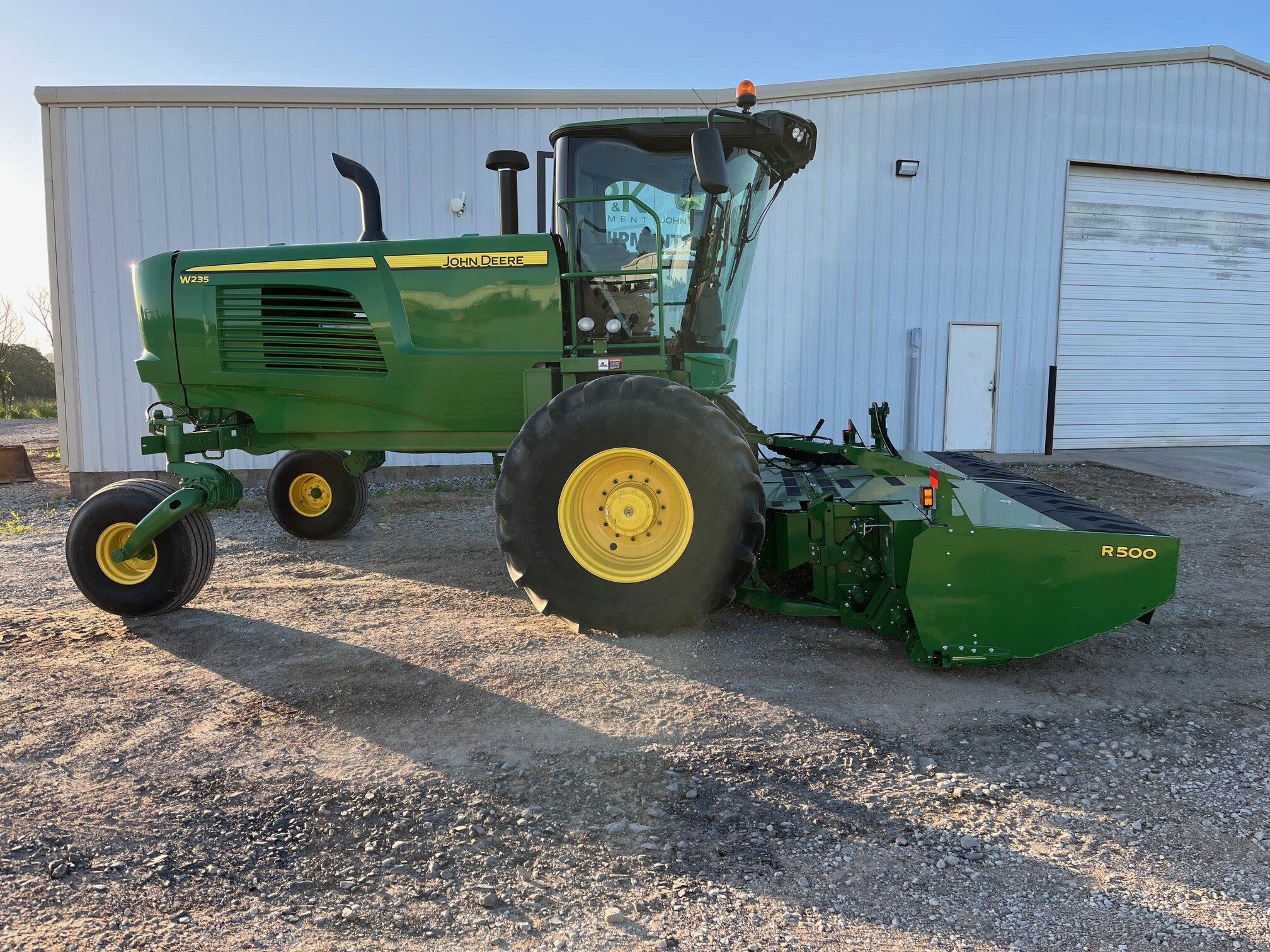 2018 John Deere W235 Image 2