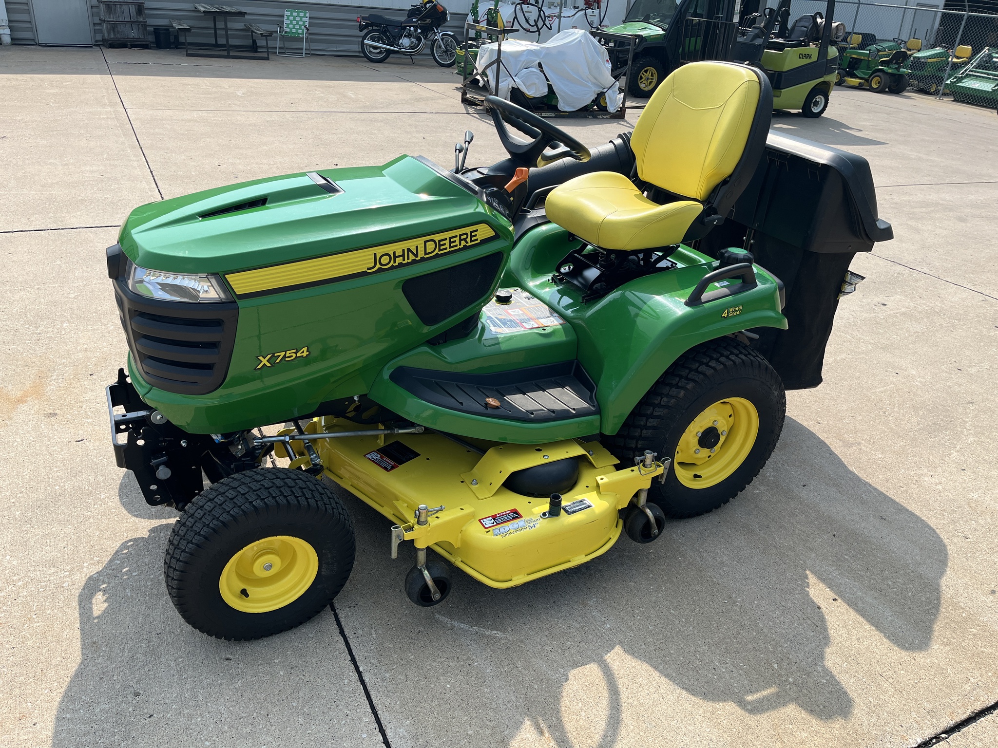 2014 John Deere X754 Image 1