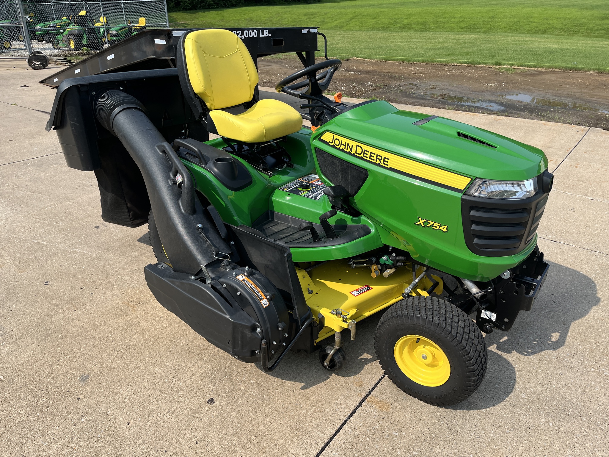 2014 John Deere X754 Image 3