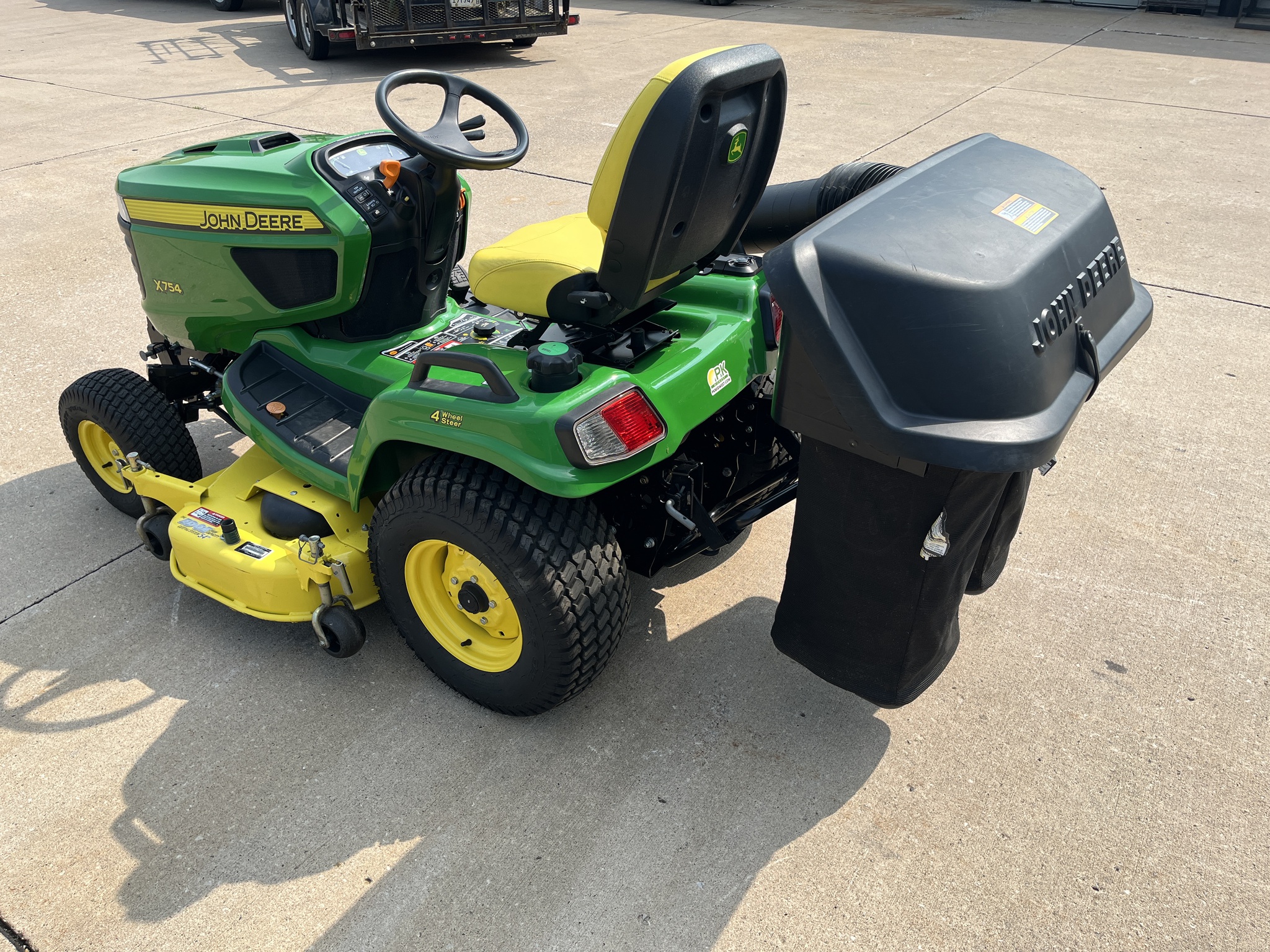 2014 John Deere X754 Image 6