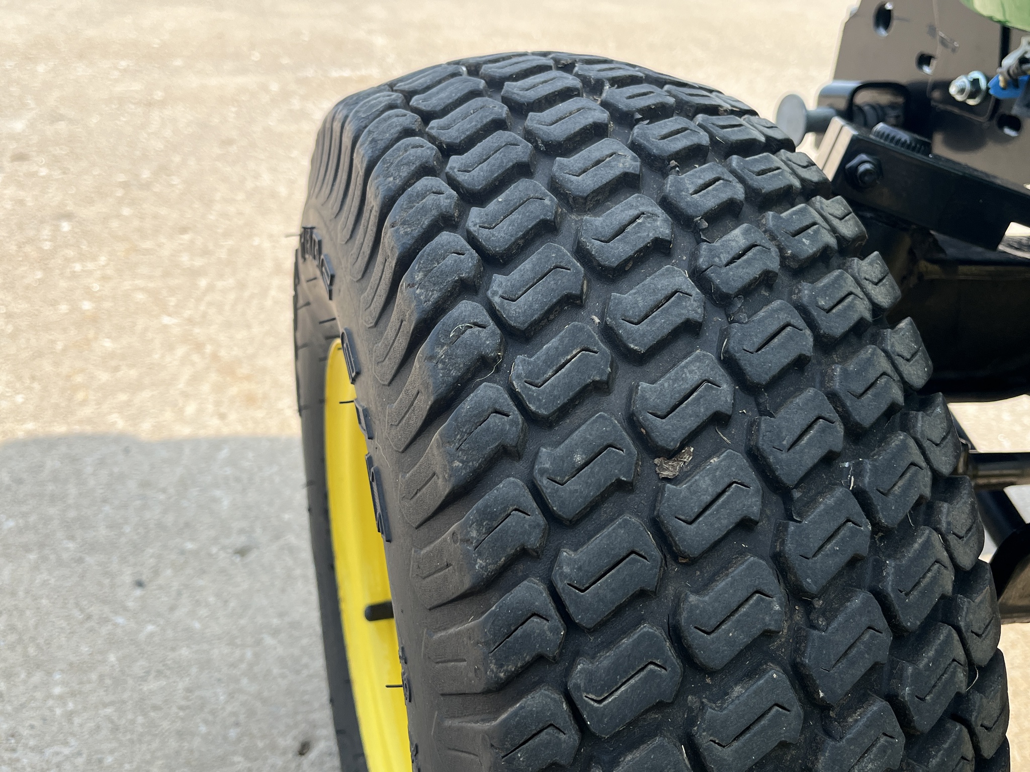 2014 John Deere X754 Image 13