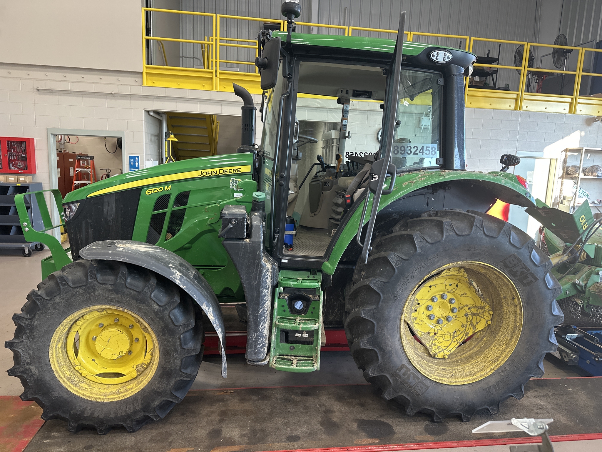 2023 John Deere 6120M Image 2