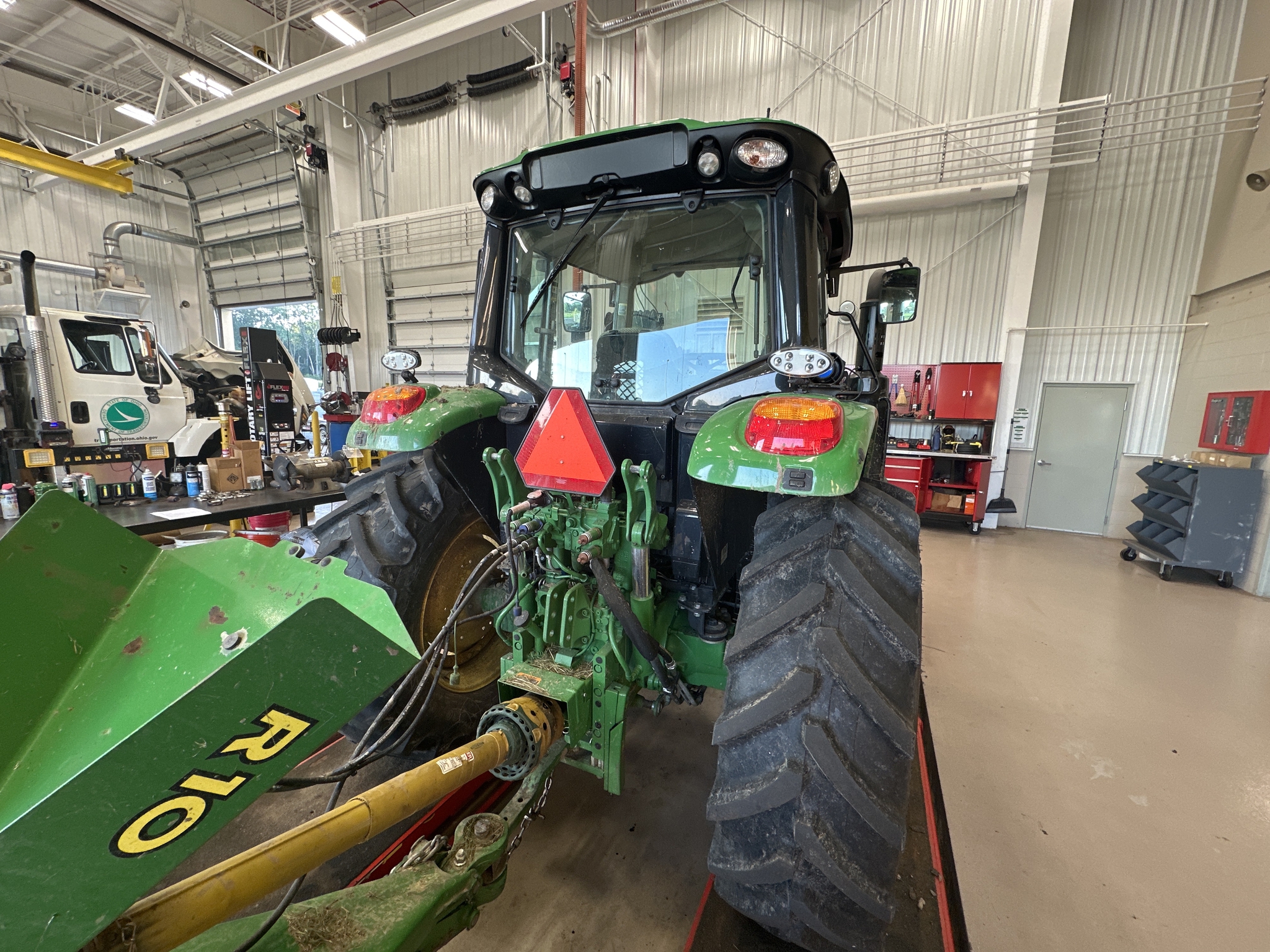 2023 John Deere 6120M Image 4