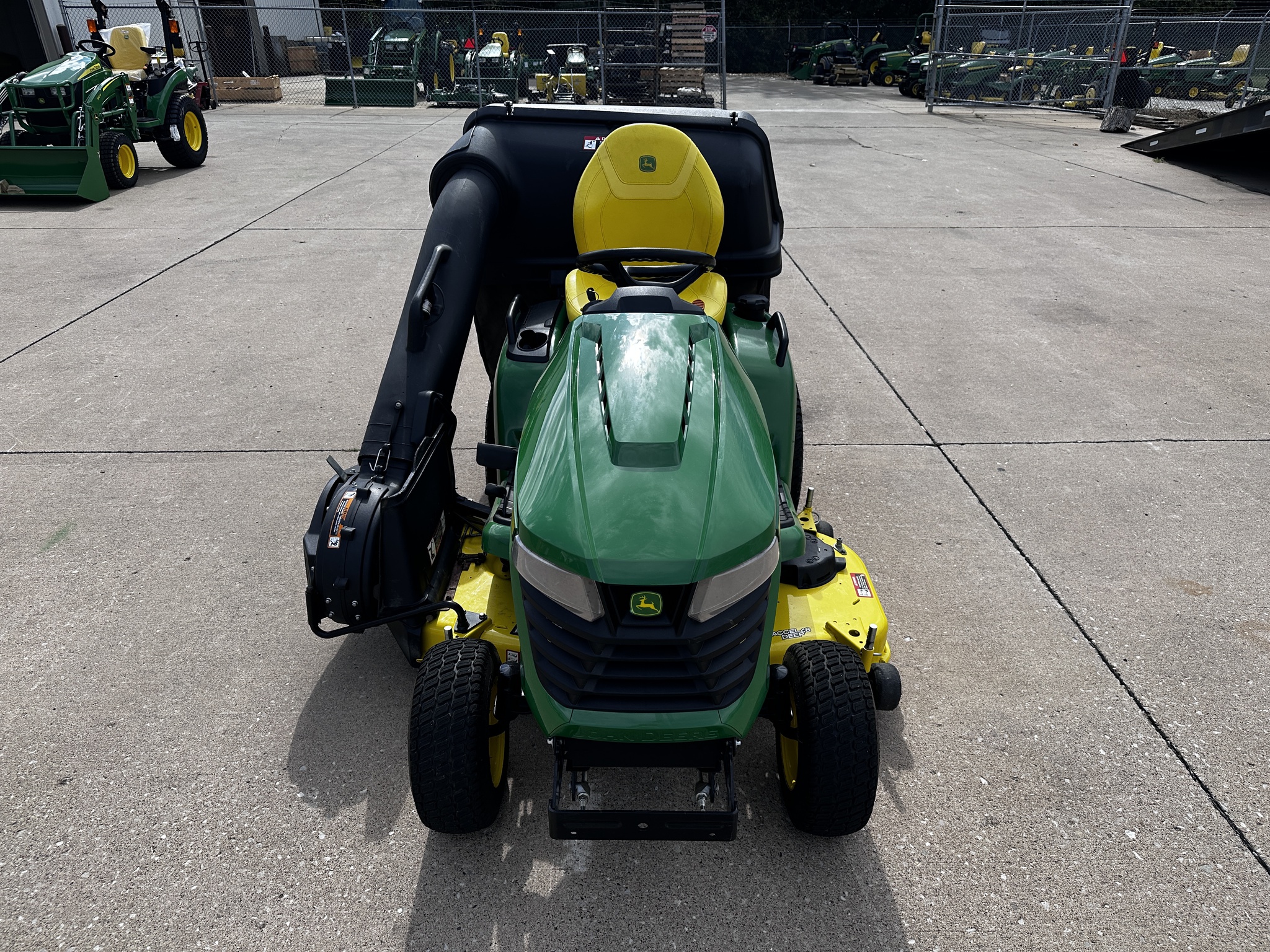 2021 John Deere X590 Image 2