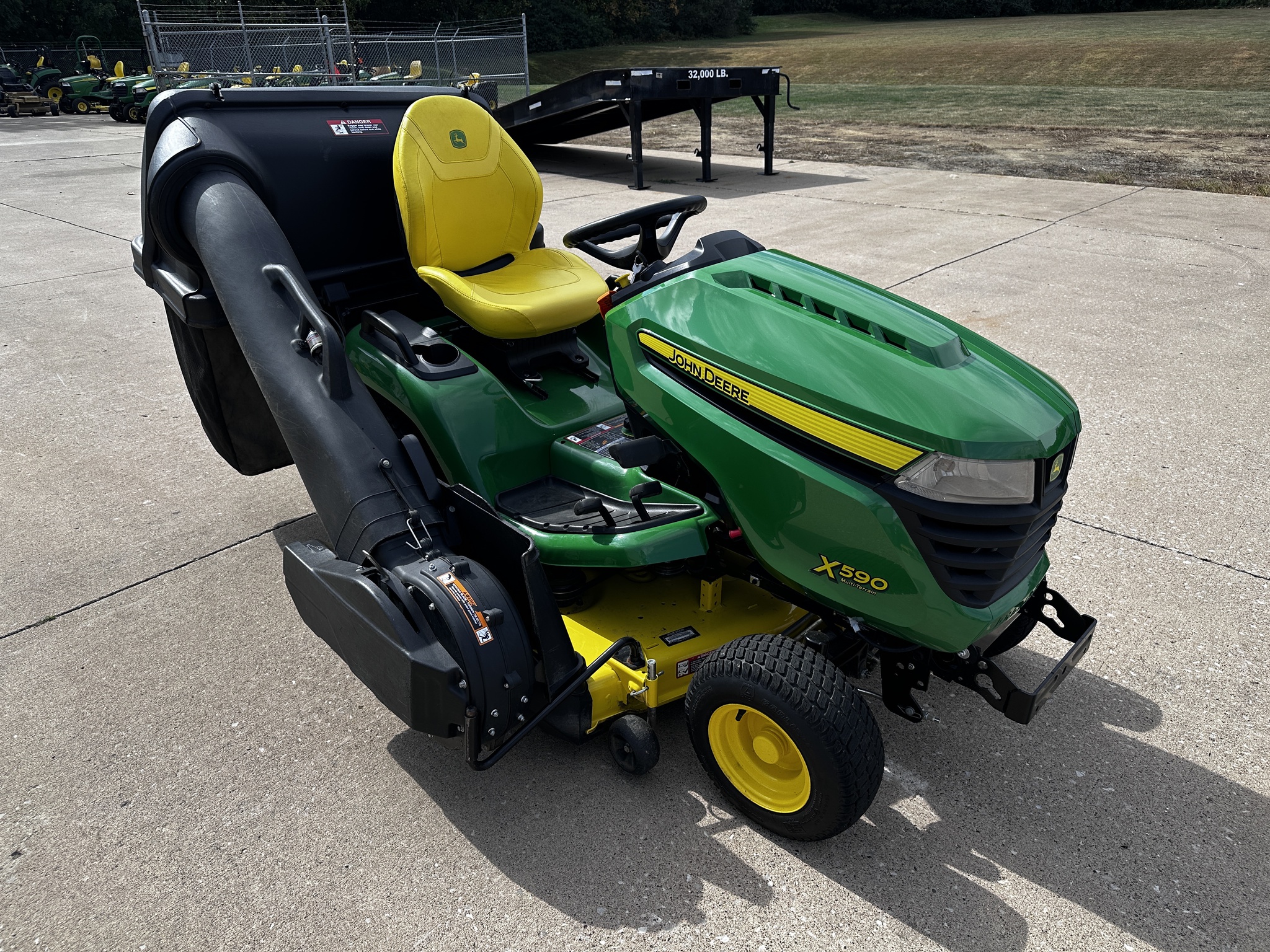 2021 John Deere X590 Image 3