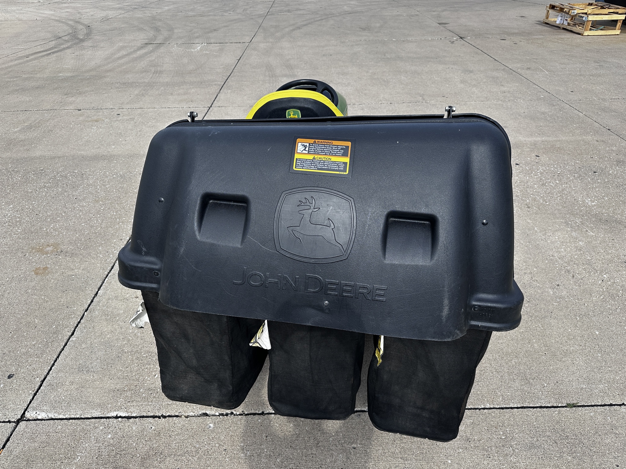 2021 John Deere X590 Image 6