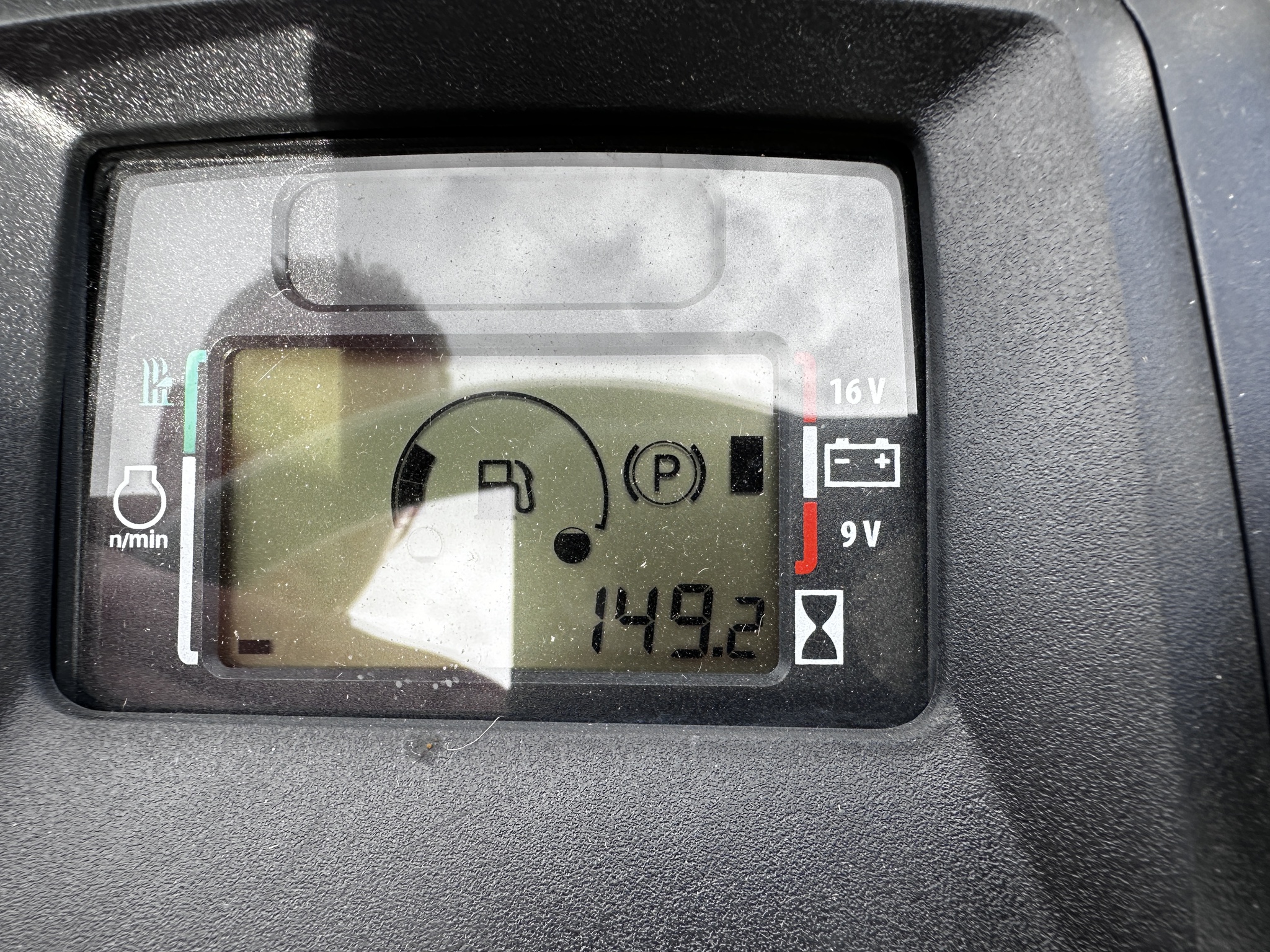 2021 John Deere X590 Image 13